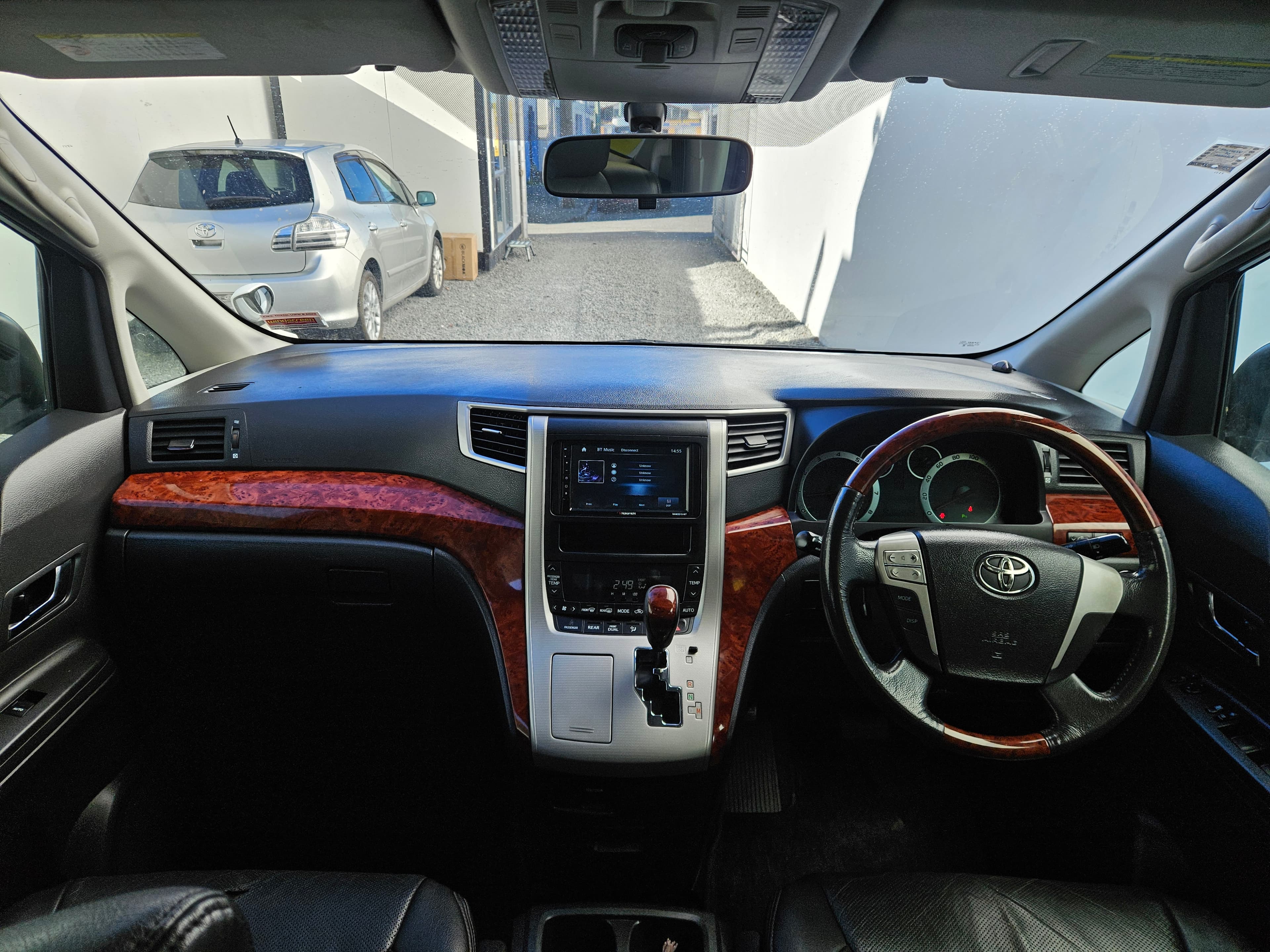 2010 Toyota Vellfire photo 7