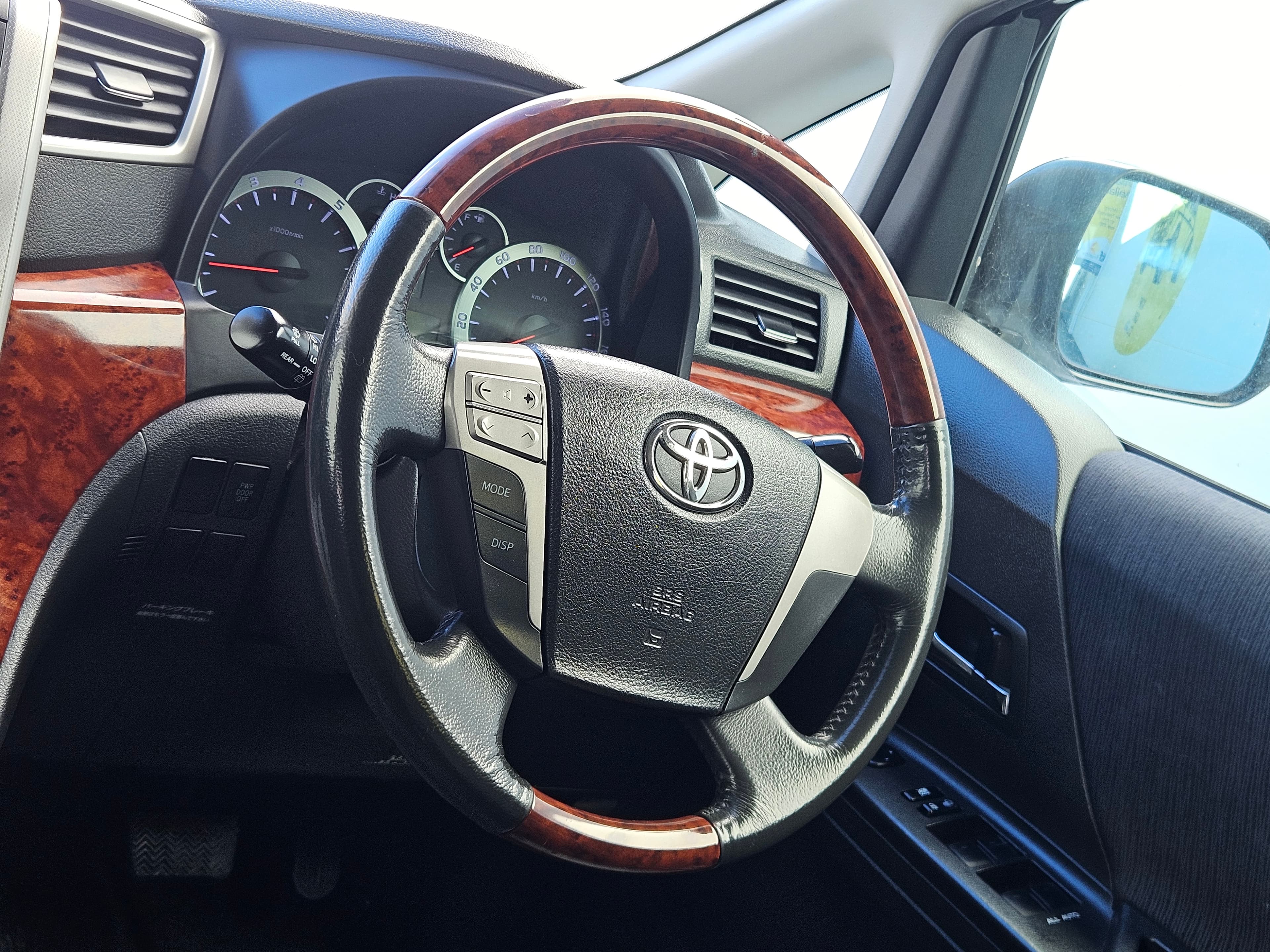 2010 Toyota Vellfire photo 8