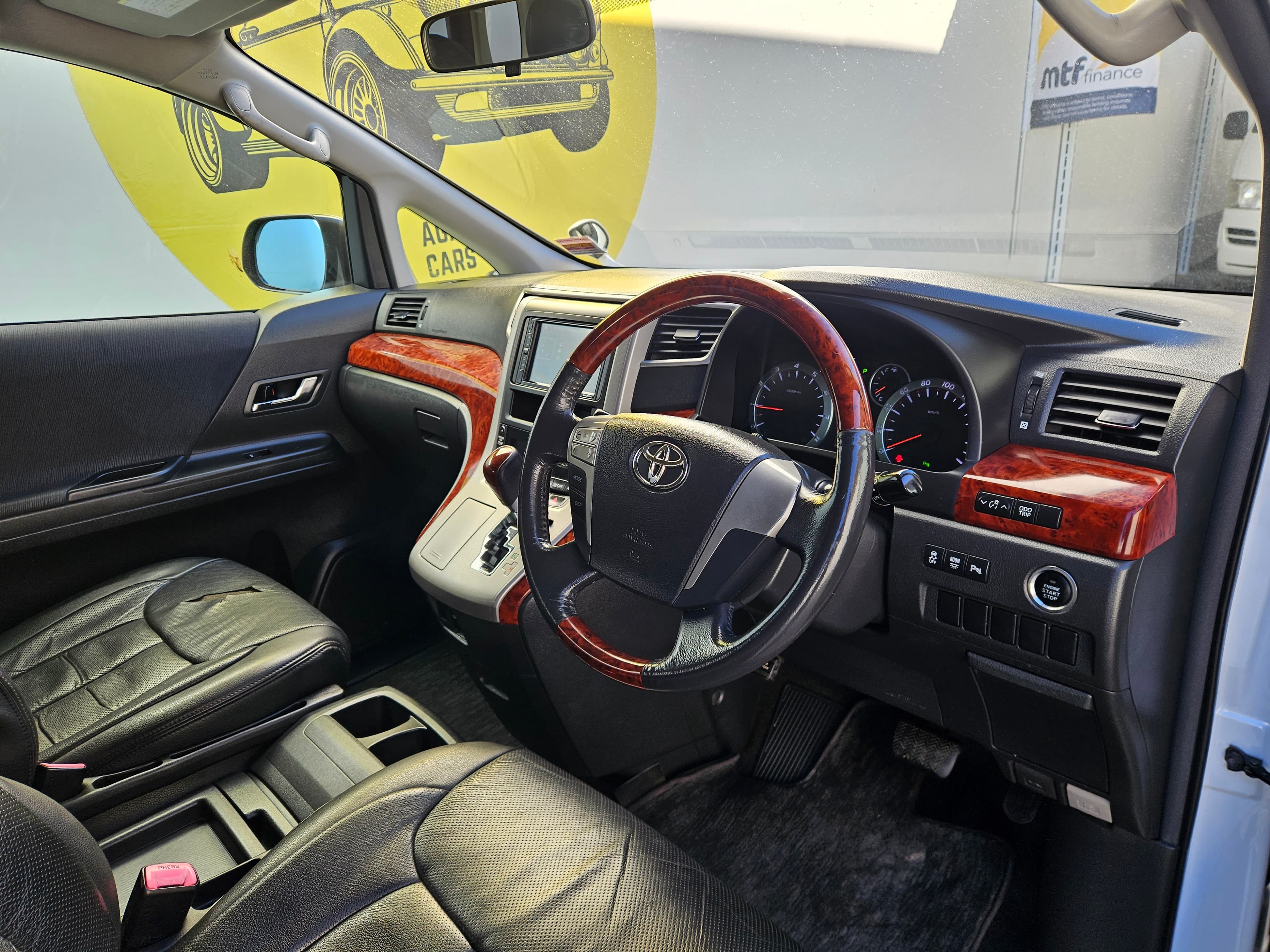 2010 Toyota Vellfire photo 9