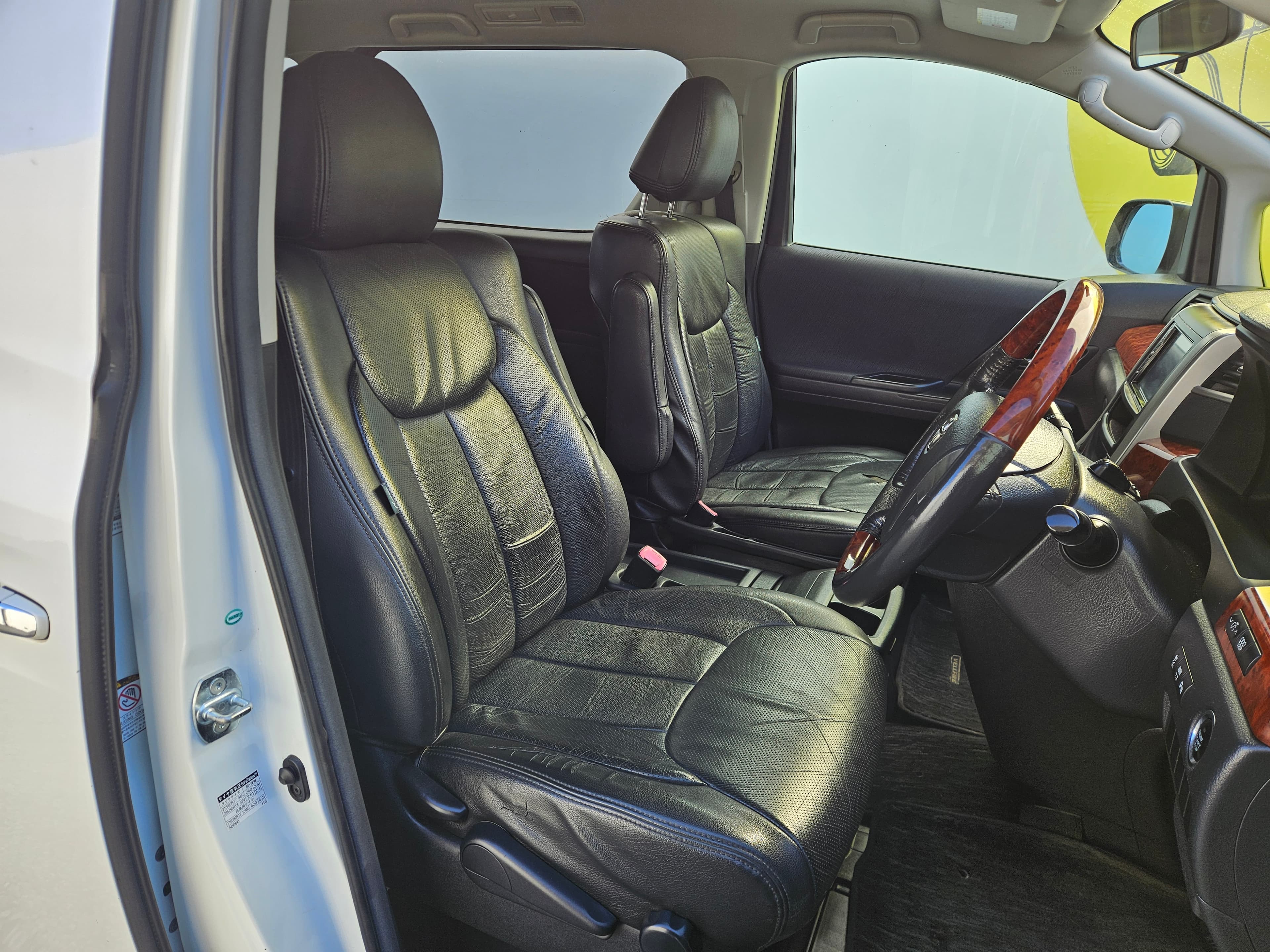 2010 Toyota Vellfire photo 10
