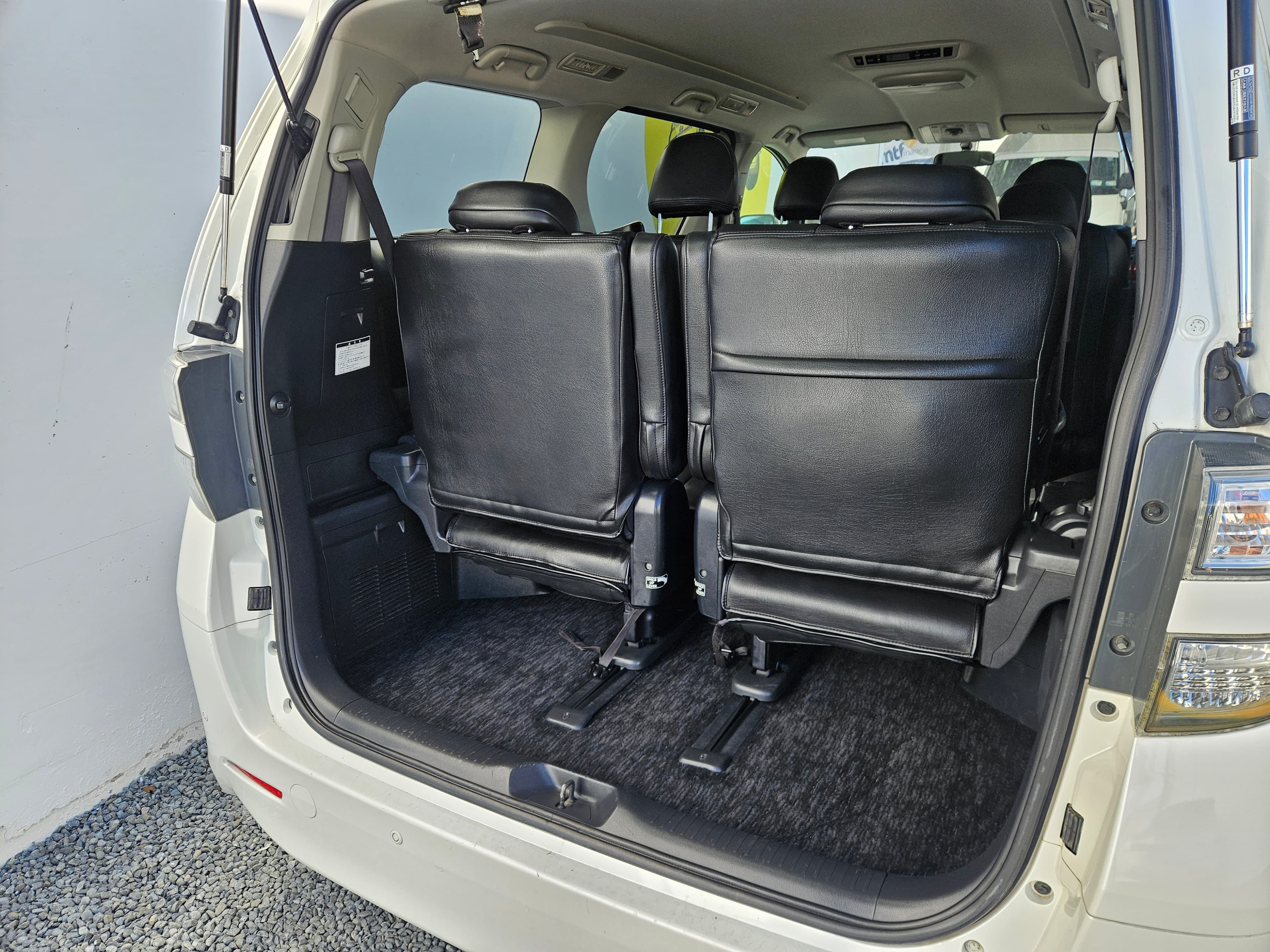 2010 Toyota Vellfire photo 13