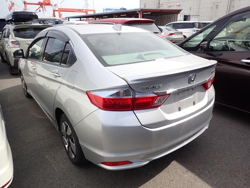 2015 Honda Grace Hybrid LX photo 4