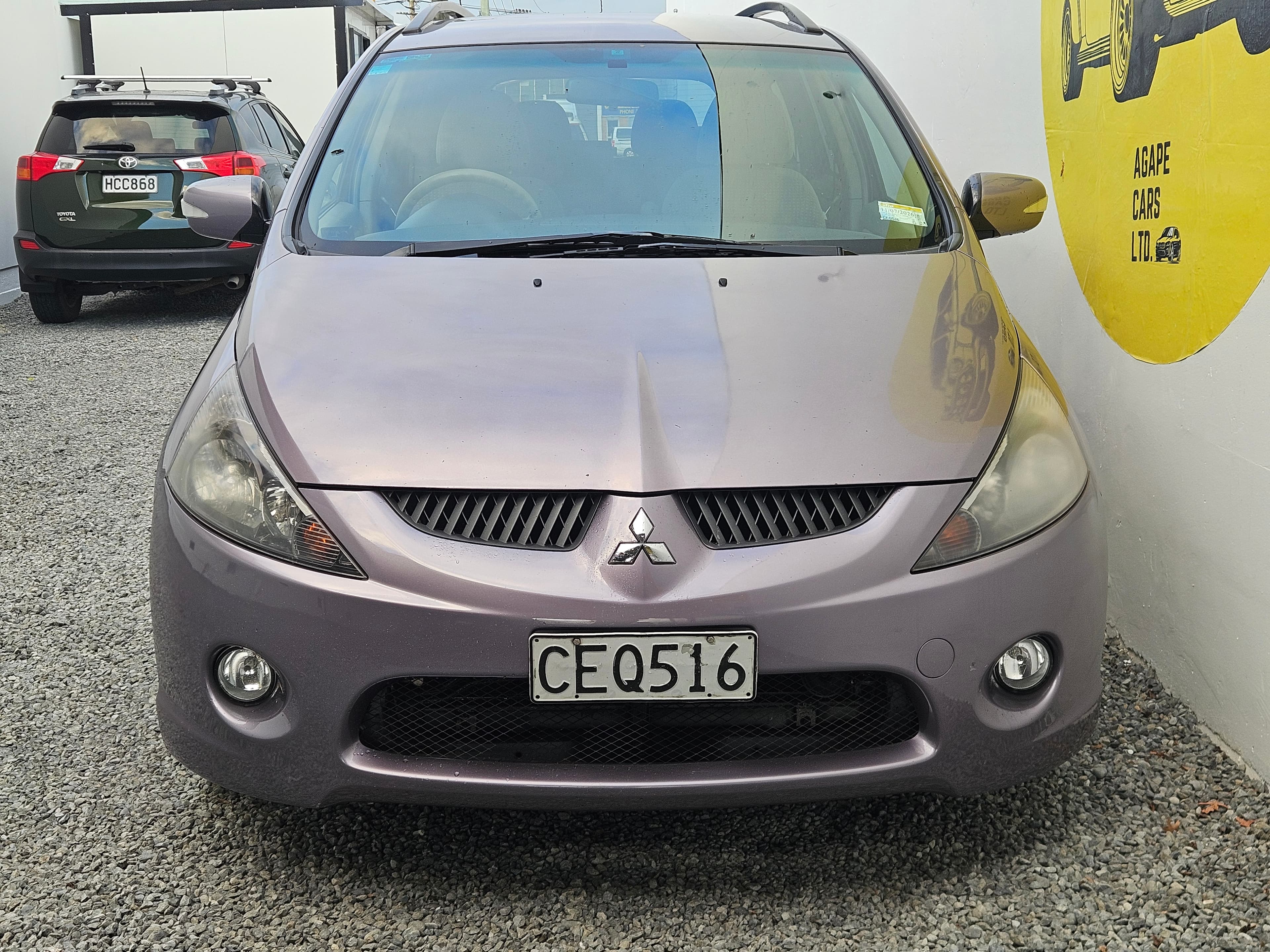 2004 MITSUBISHI GRANDIS photo 5
