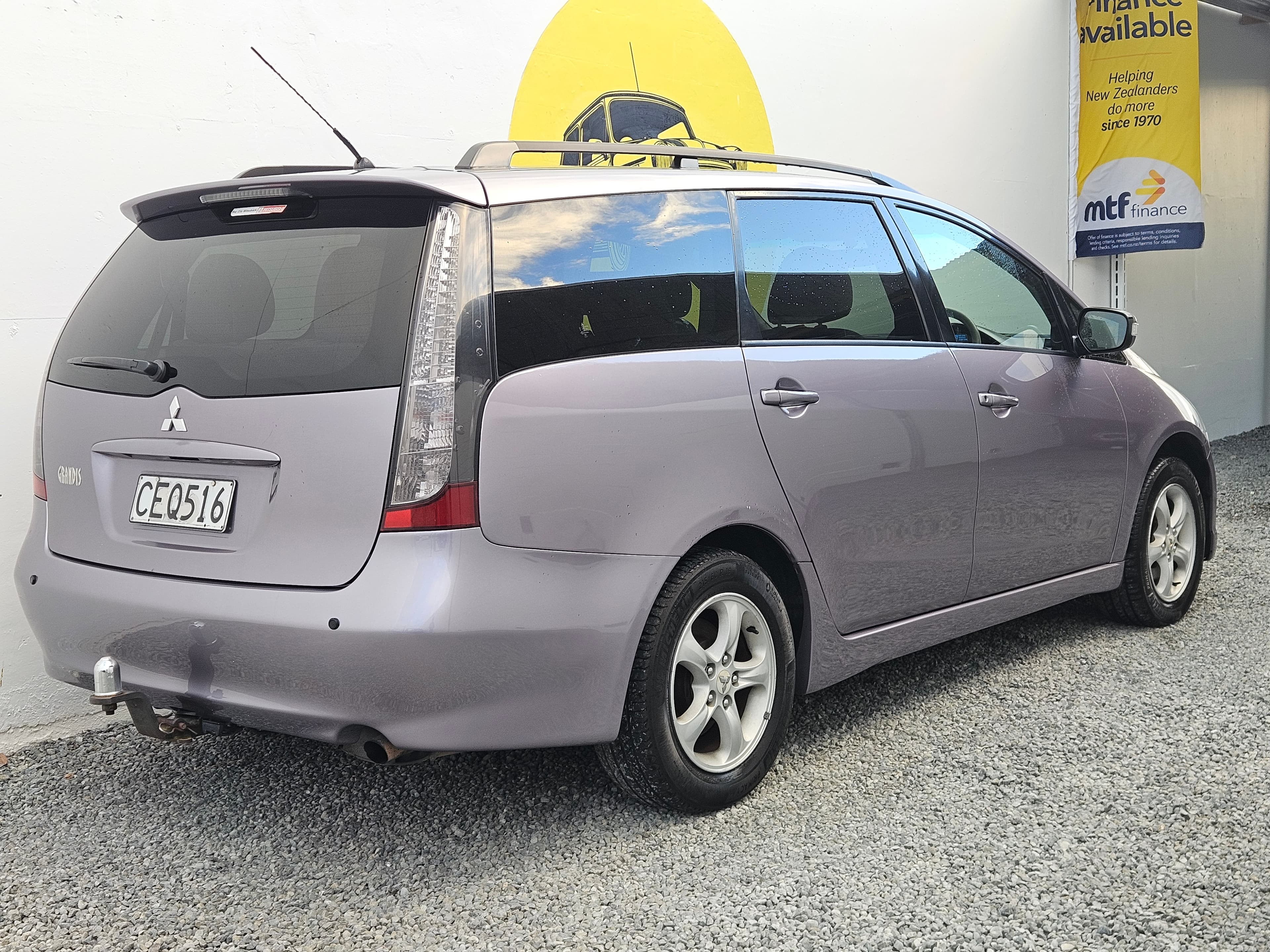 2004 MITSUBISHI GRANDIS photo 6