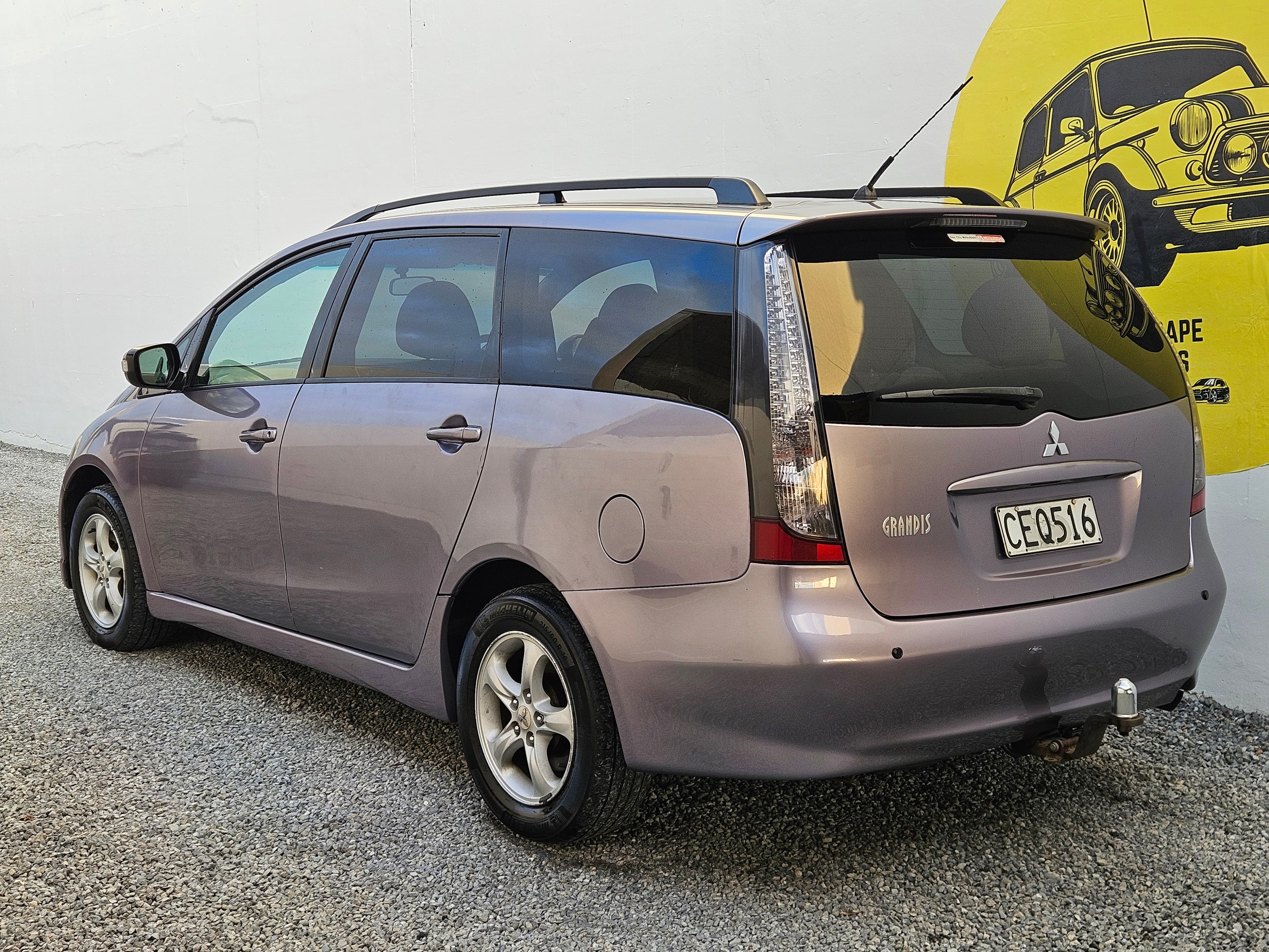 2004 MITSUBISHI GRANDIS photo 8