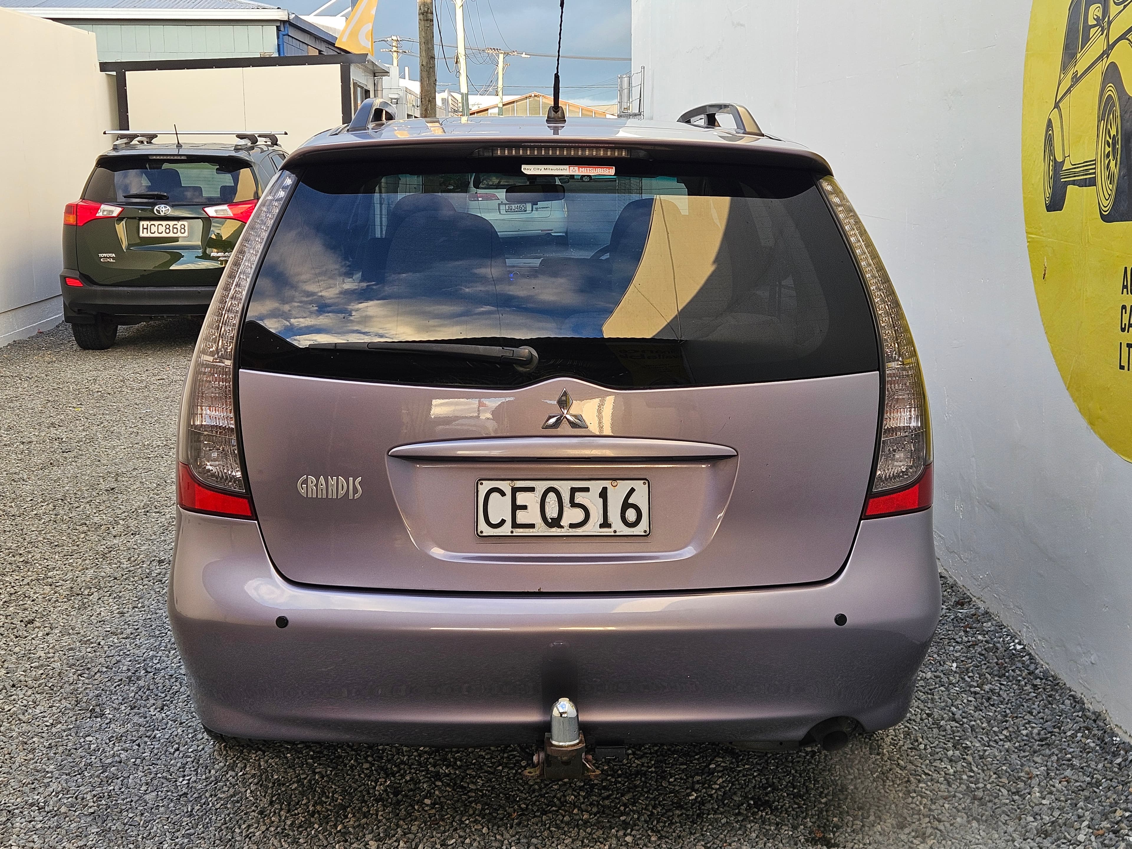 2004 MITSUBISHI GRANDIS photo 7