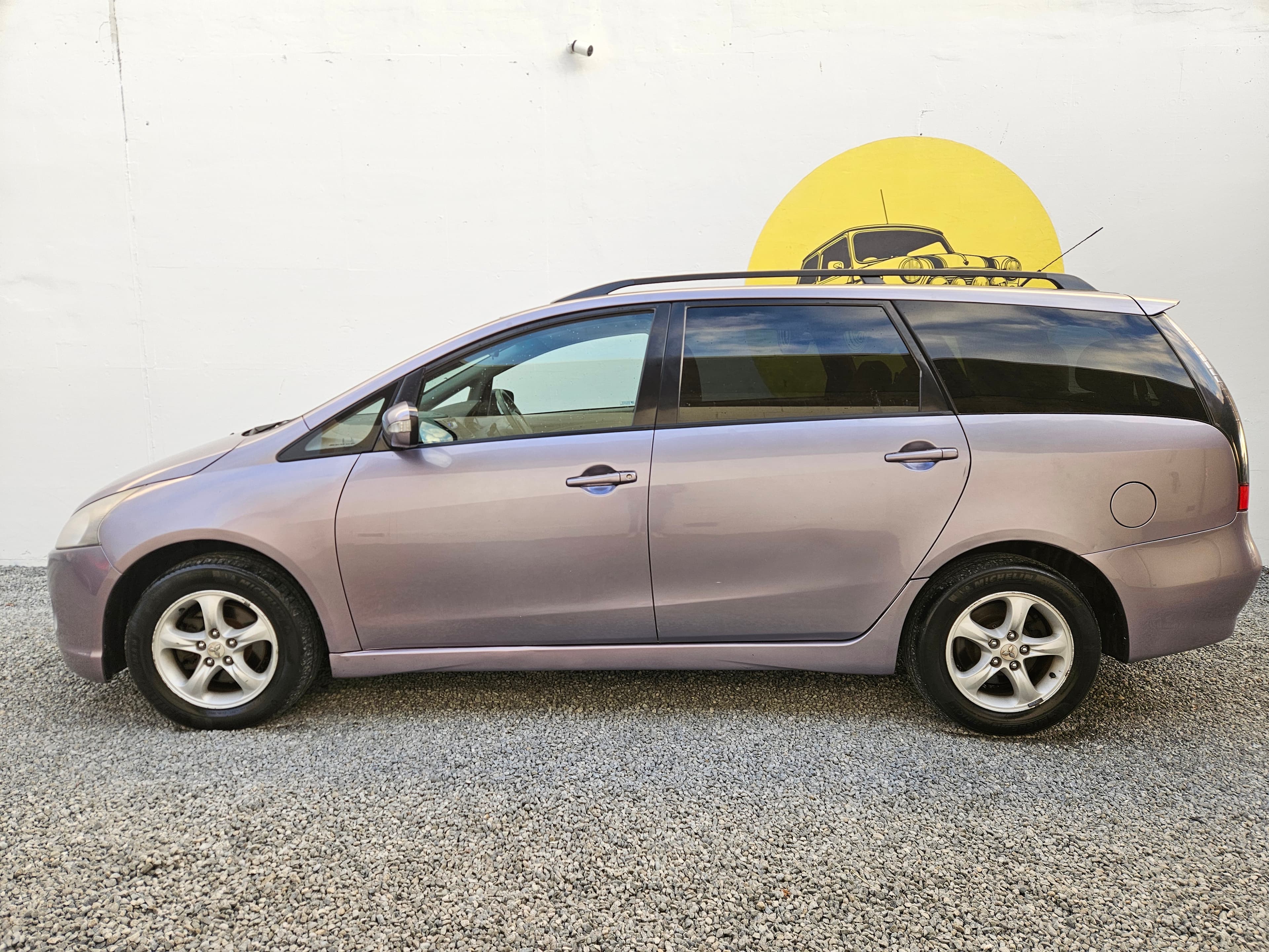 2004 MITSUBISHI GRANDIS photo 9