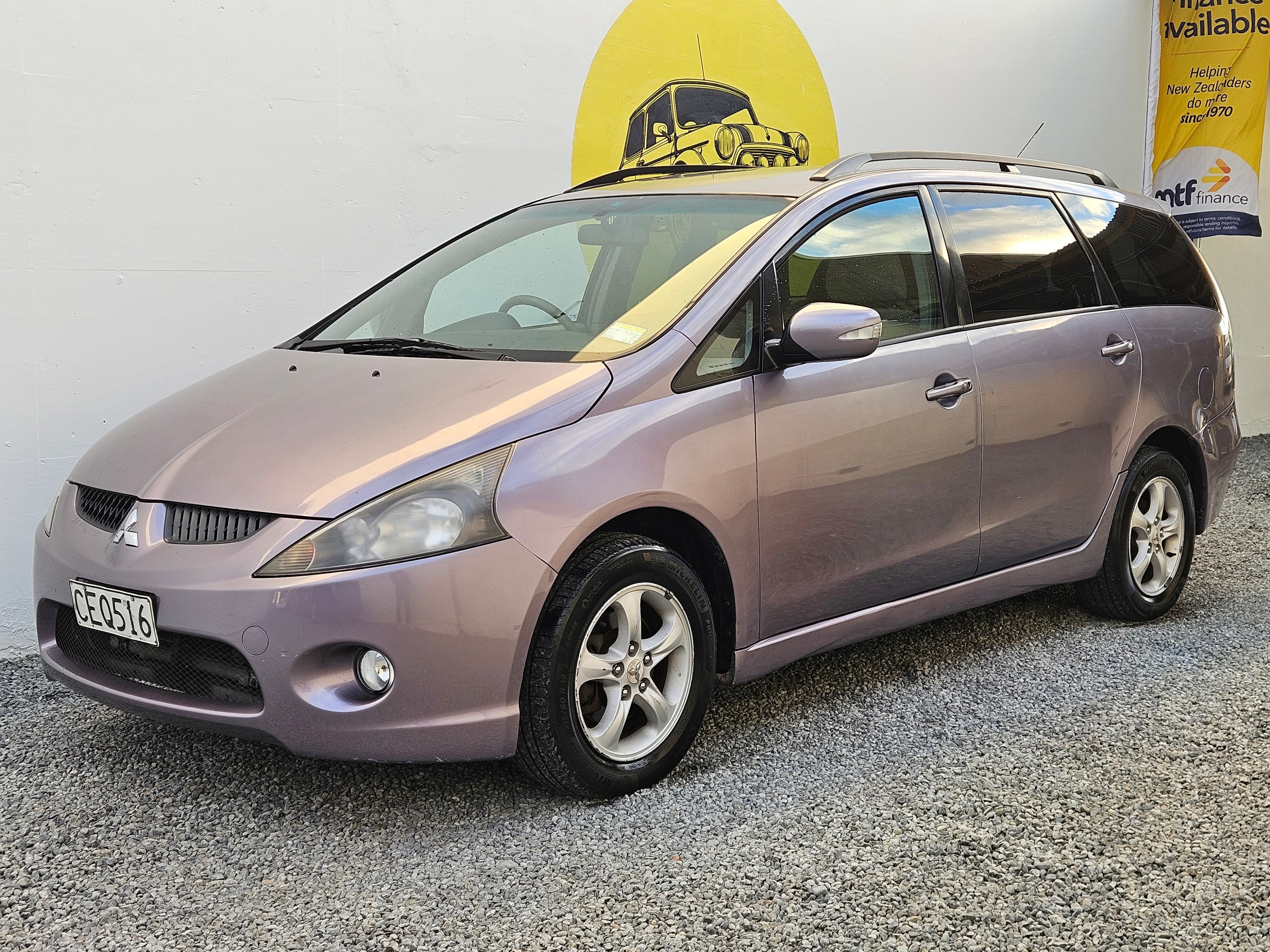 2004 MITSUBISHI GRANDIS photo 10