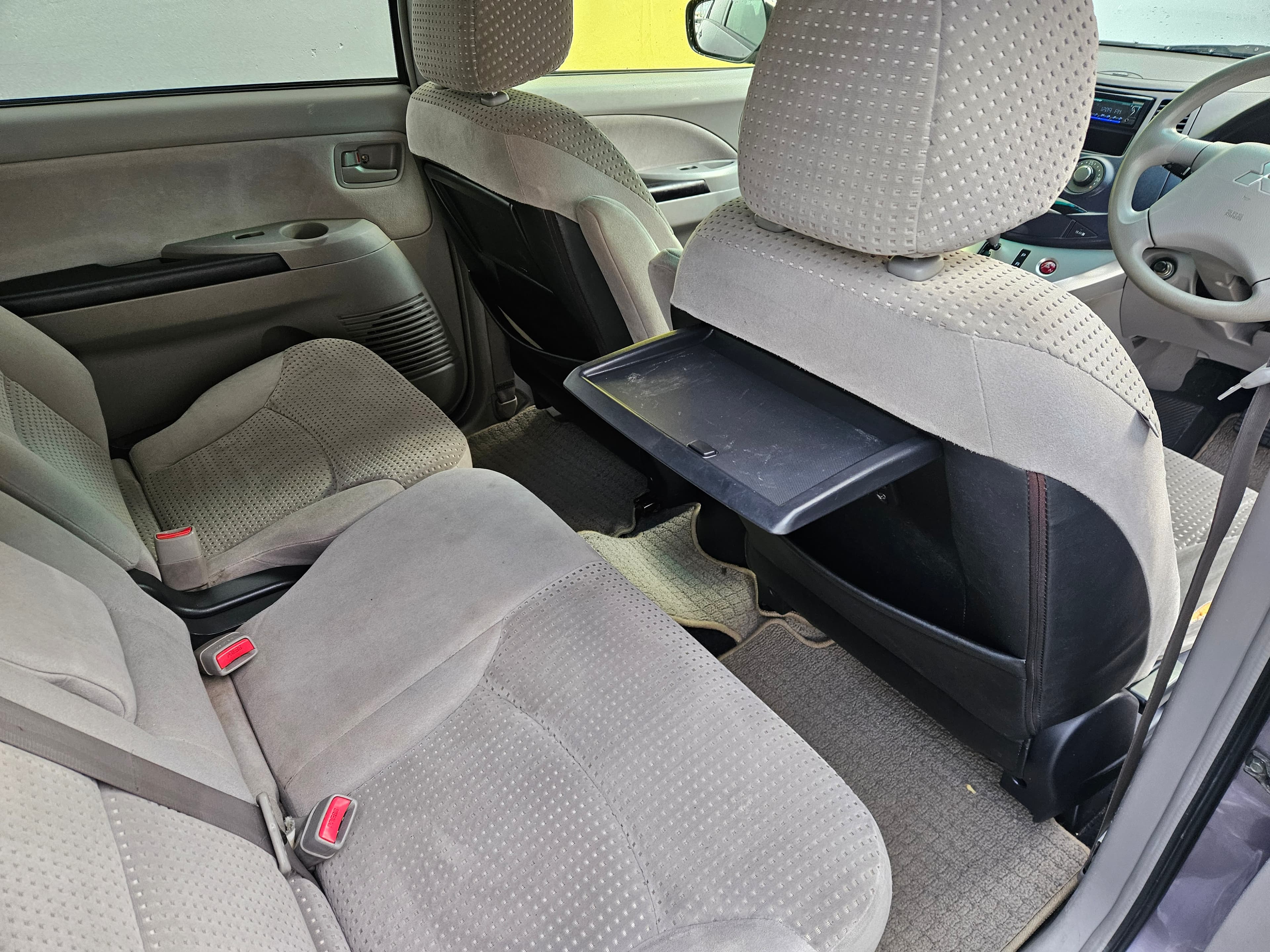 2004 MITSUBISHI GRANDIS photo 14