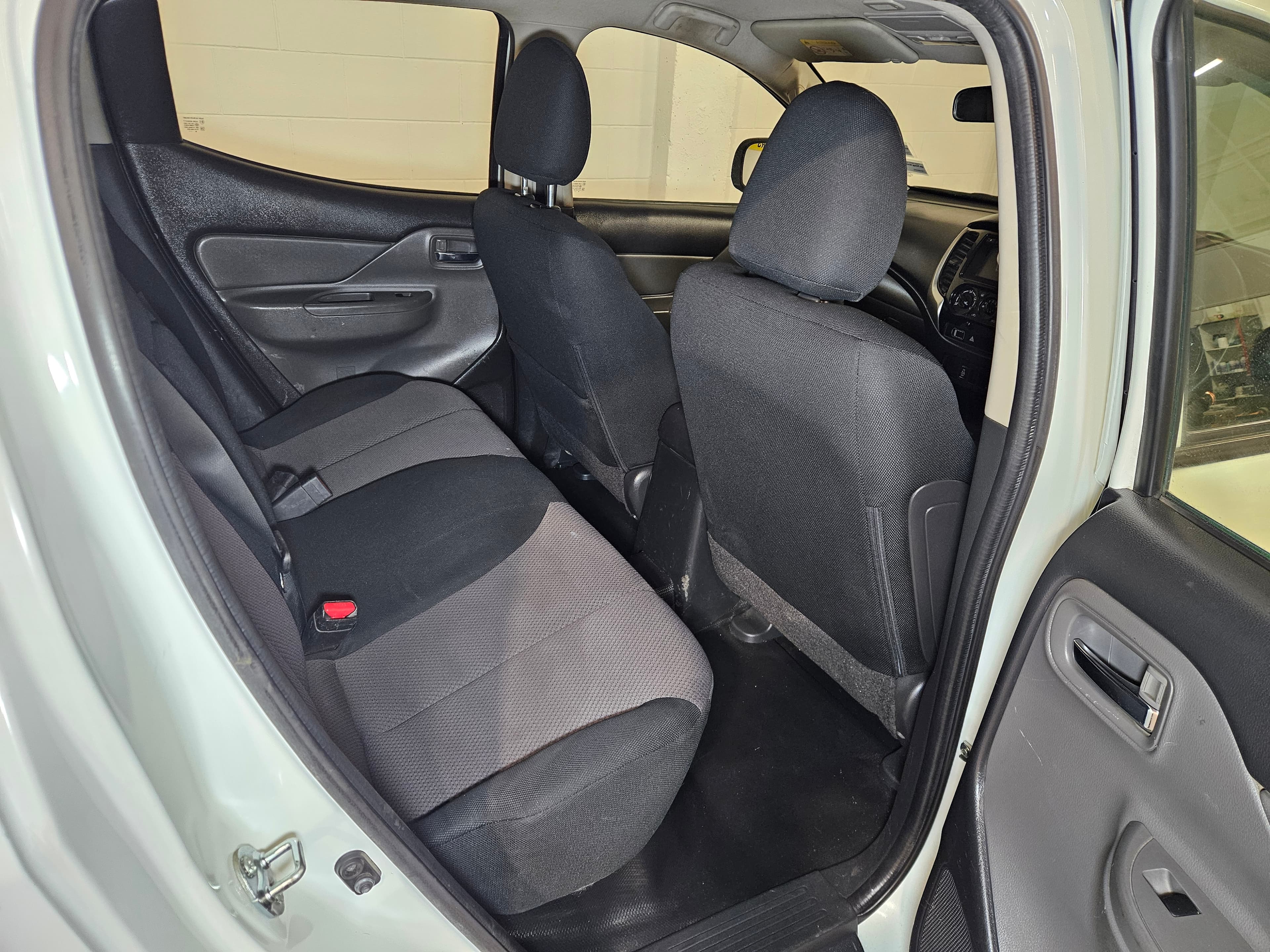 2016 Mitsubishi Triton D/Cab Glx 4WD AT photo 10