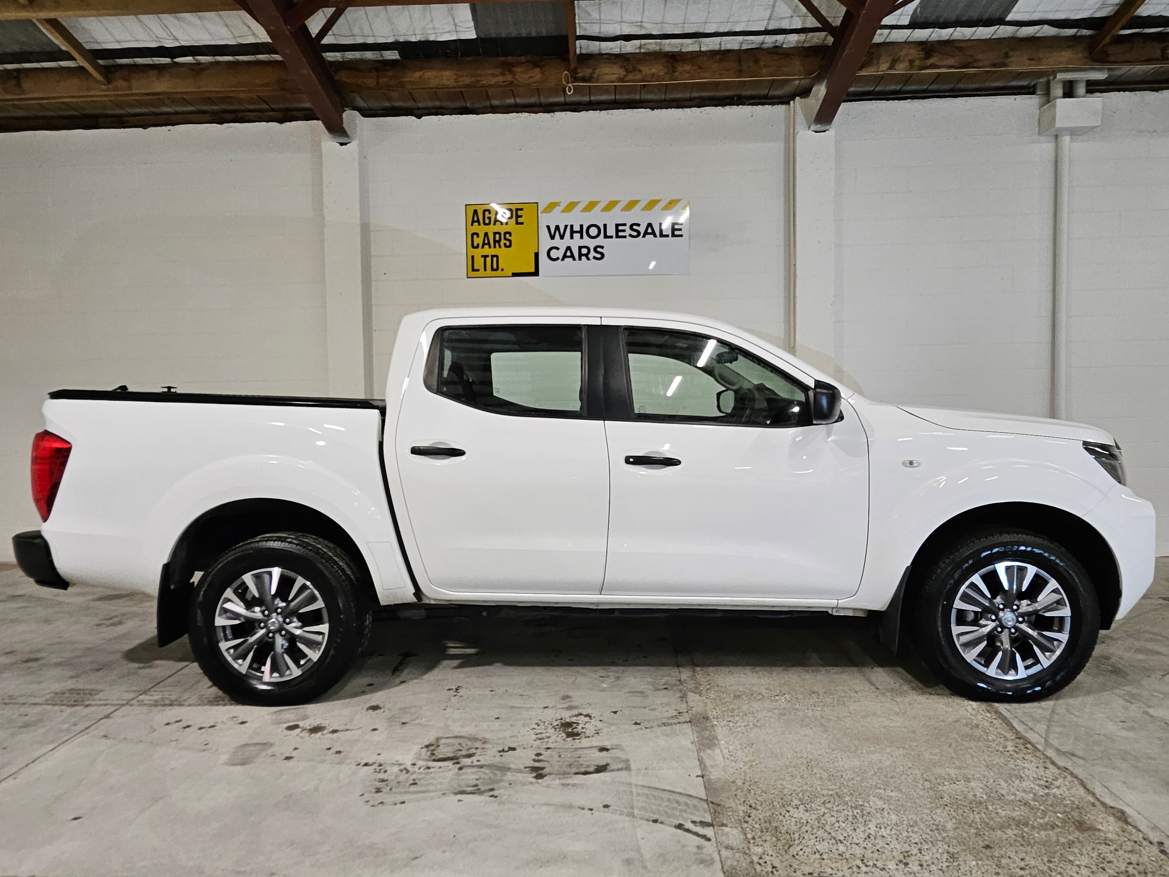 2021 Nissan Navara SL photo 4