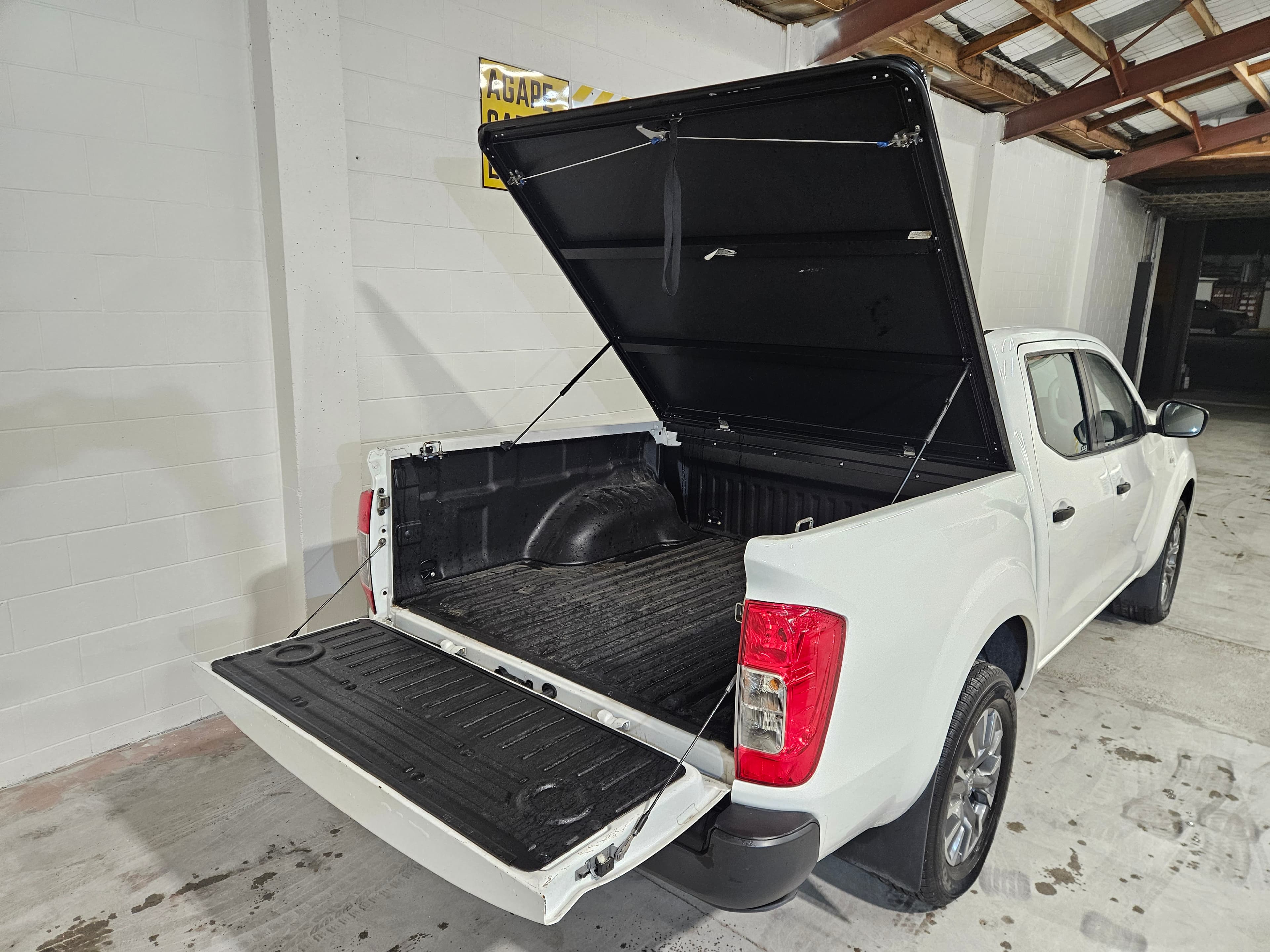 2021 Nissan Navara SL photo 8
