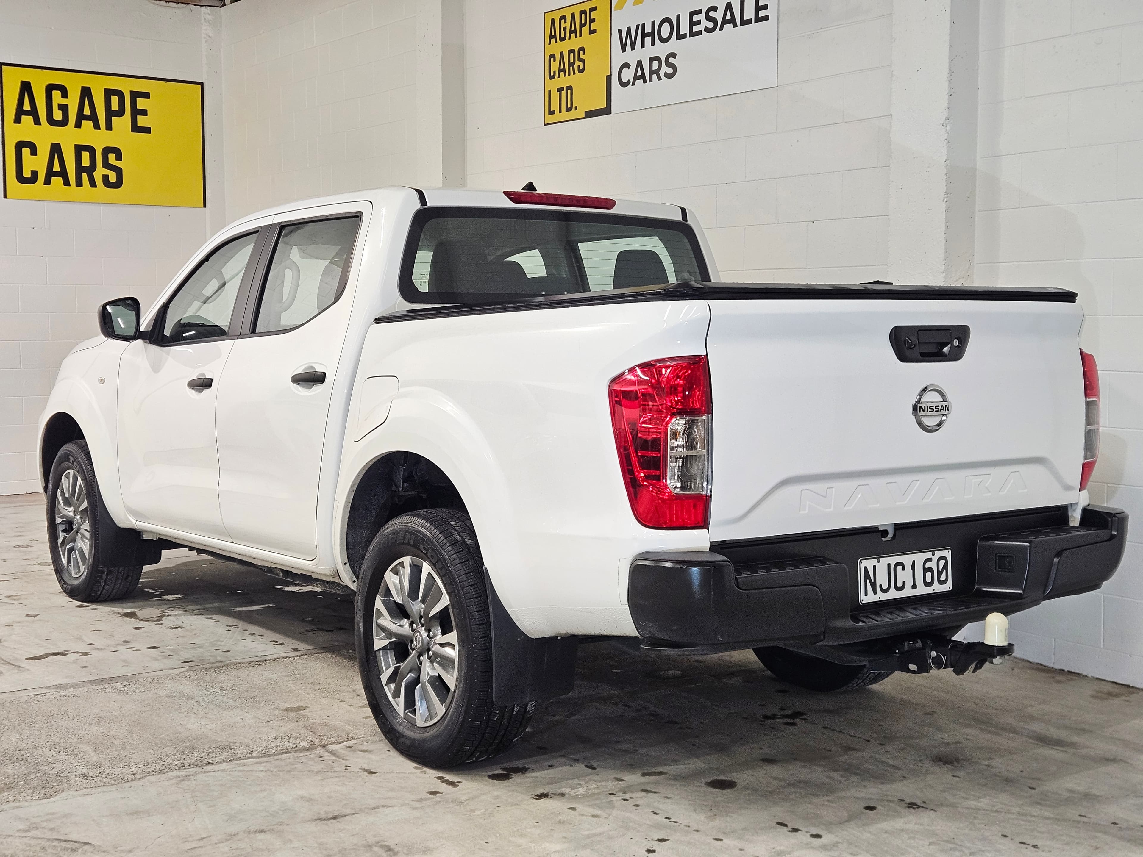 2021 Nissan Navara SL photo 9