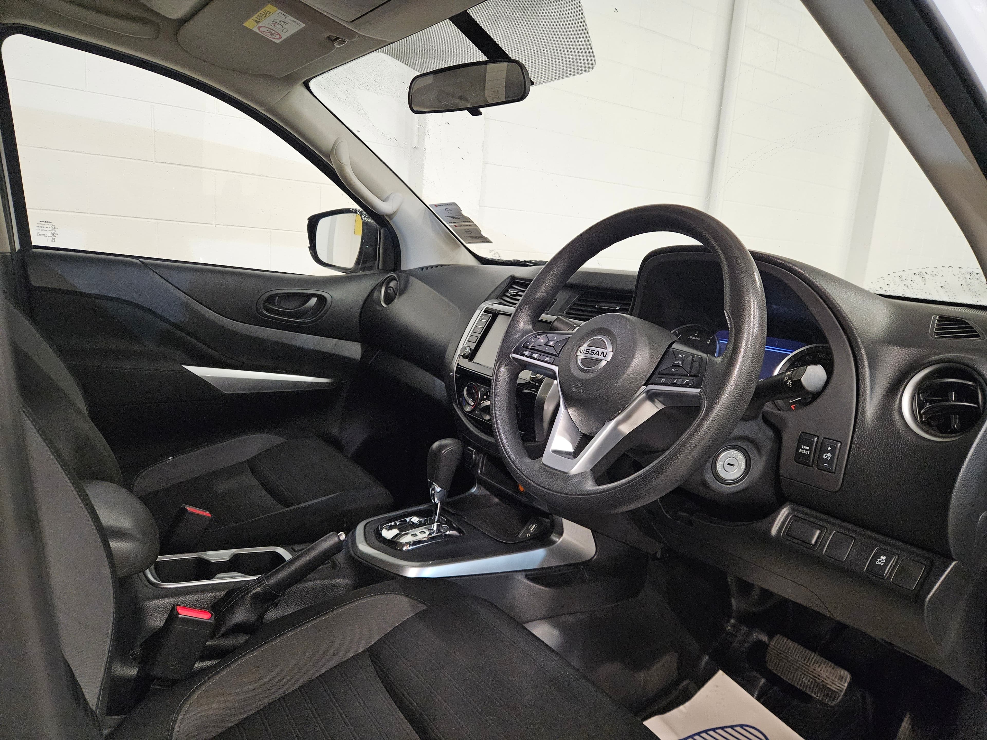 2021 Nissan Navara SL photo 13
