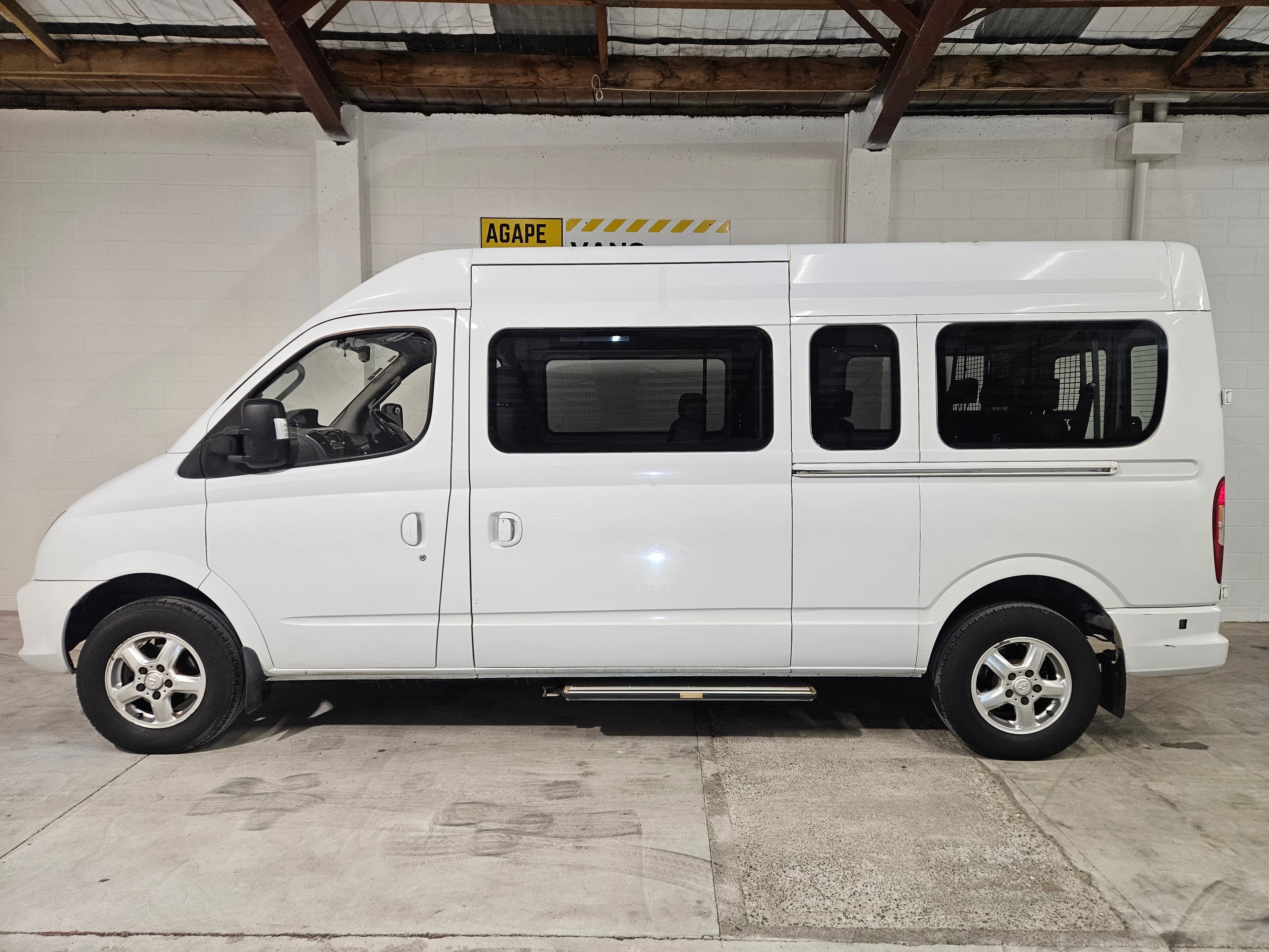 2026 LDV EV80 Bus photo 8