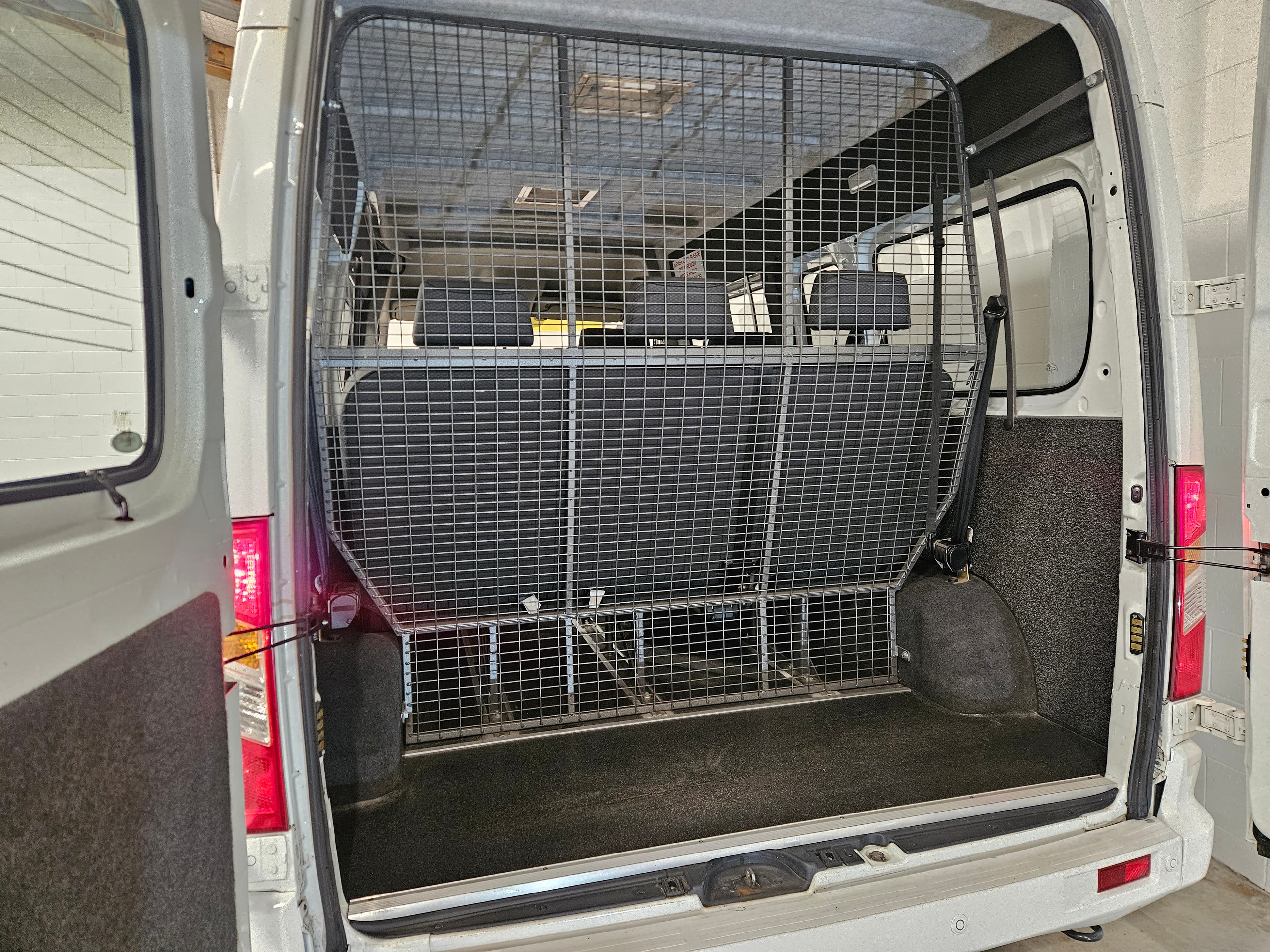 2026 LDV EV80 Bus photo 13