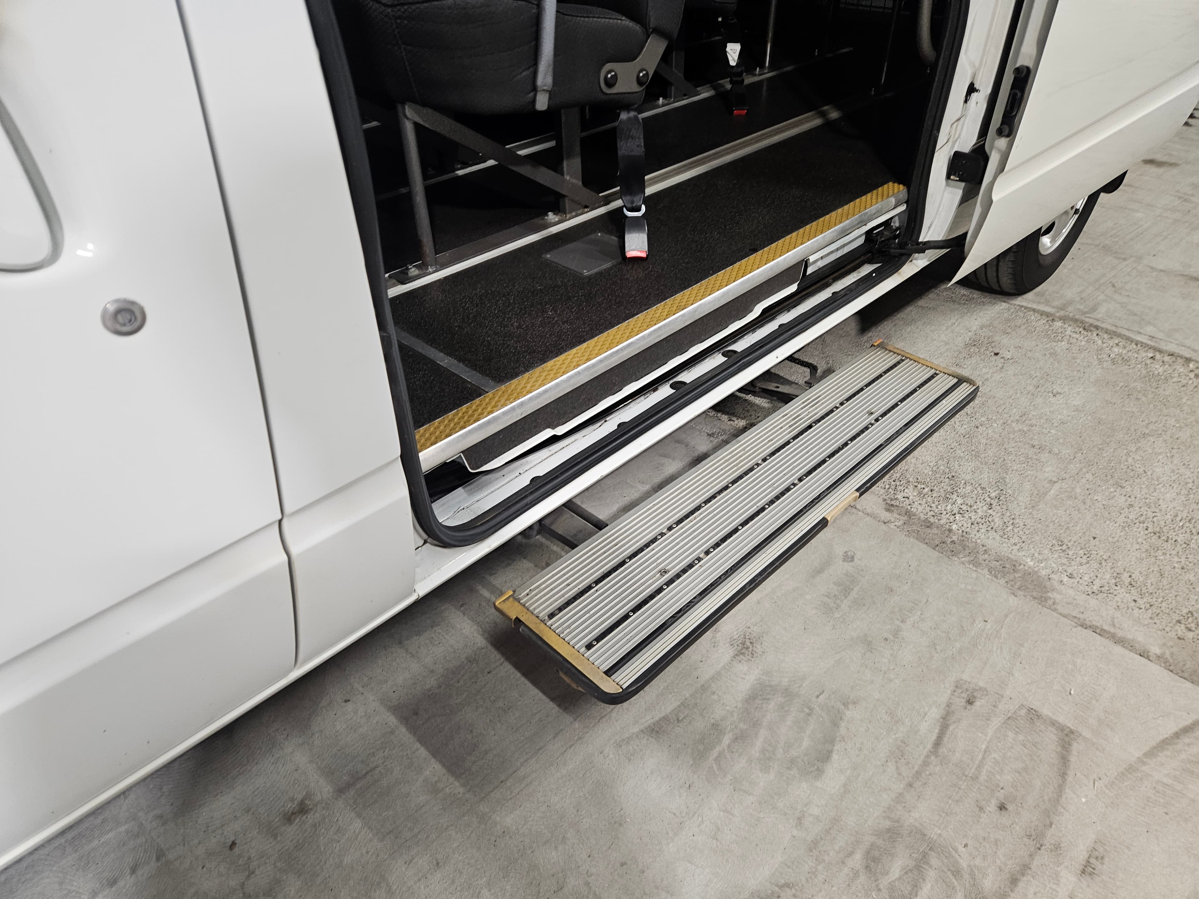 2026 LDV EV80 Bus photo 17