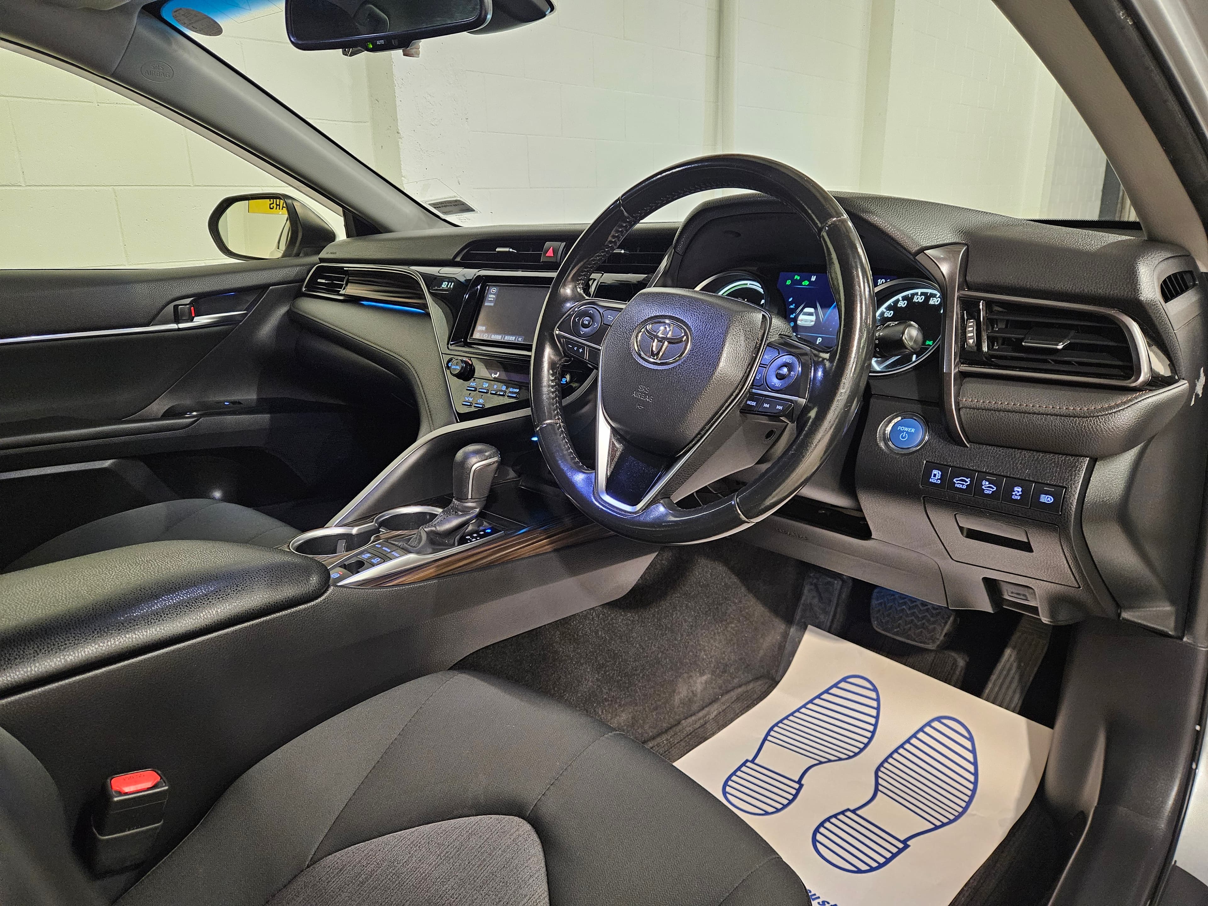2019 Toyota Camry Hybrid photo 9