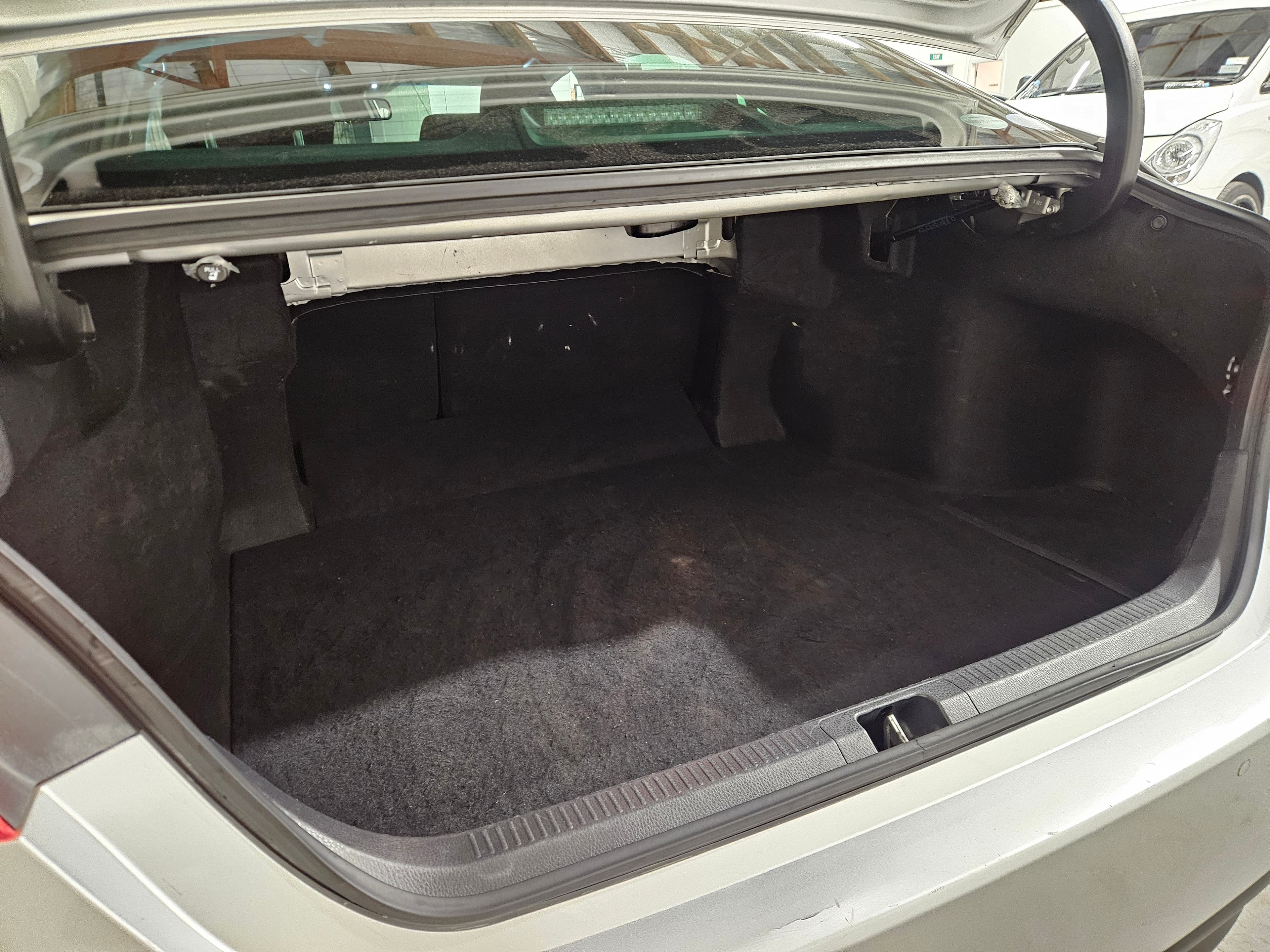 2019 Toyota Camry Hybrid photo 12