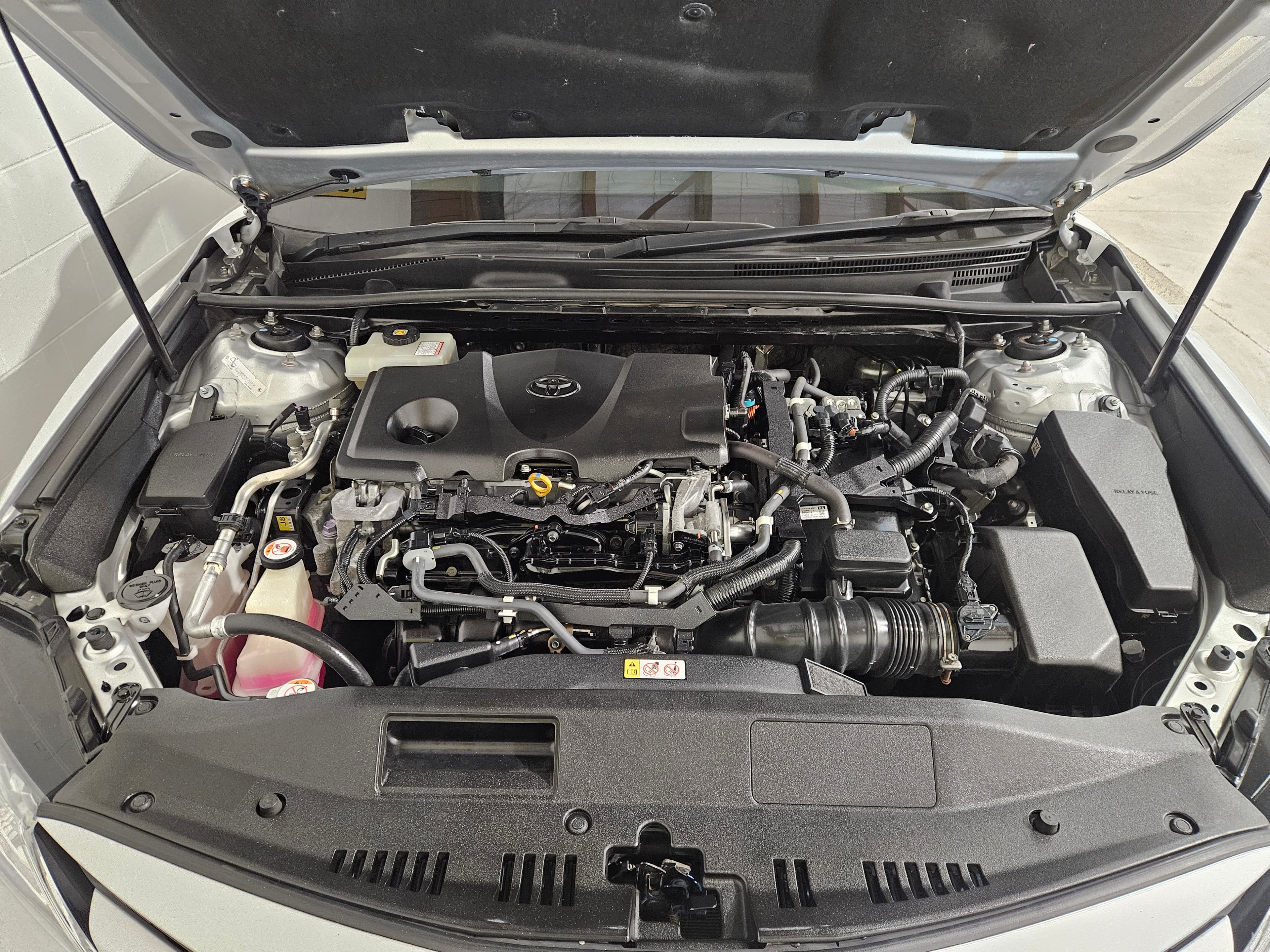 2019 Toyota Camry Hybrid photo 16