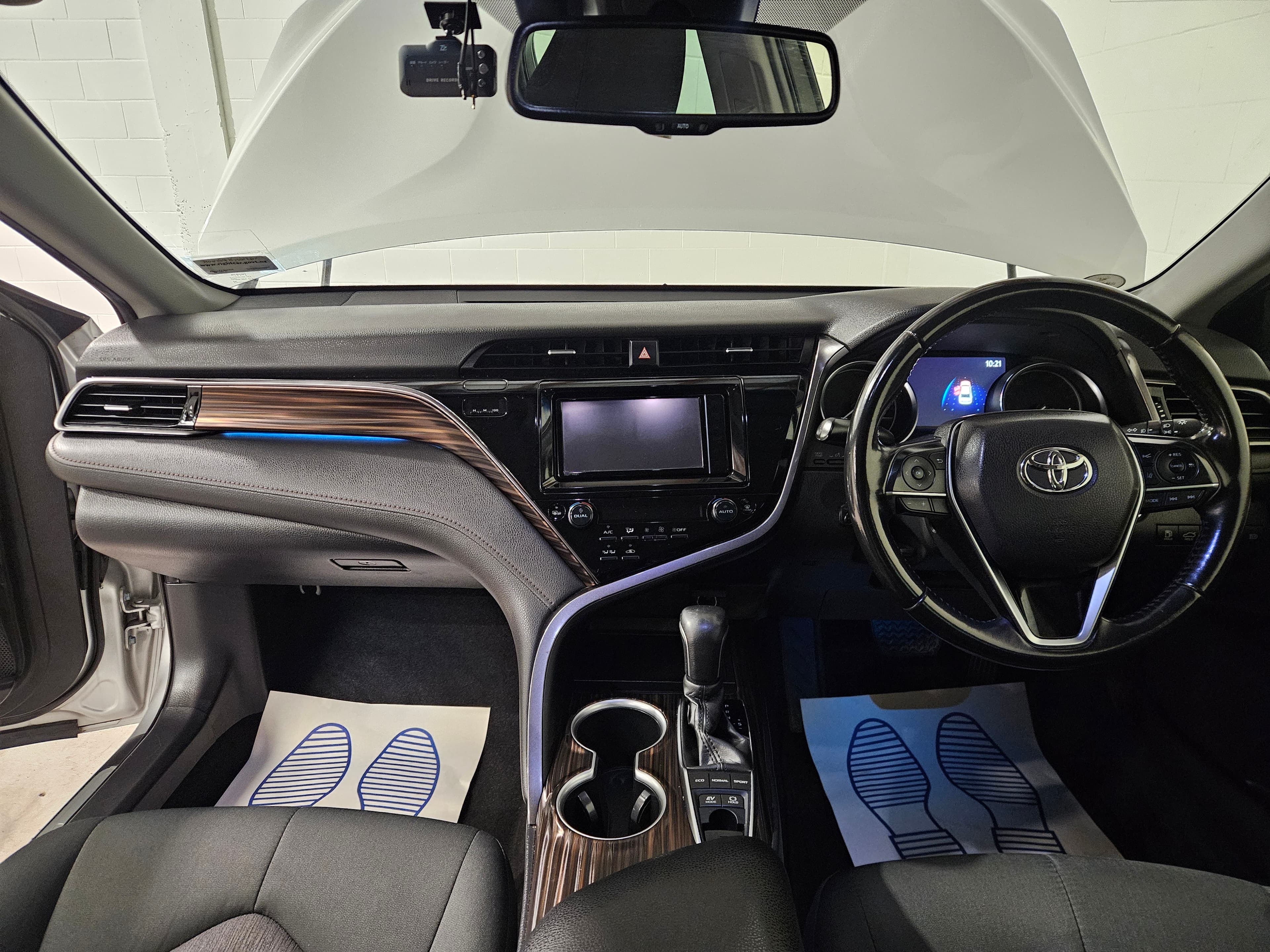 2019 Toyota Camry Hybrid photo 17