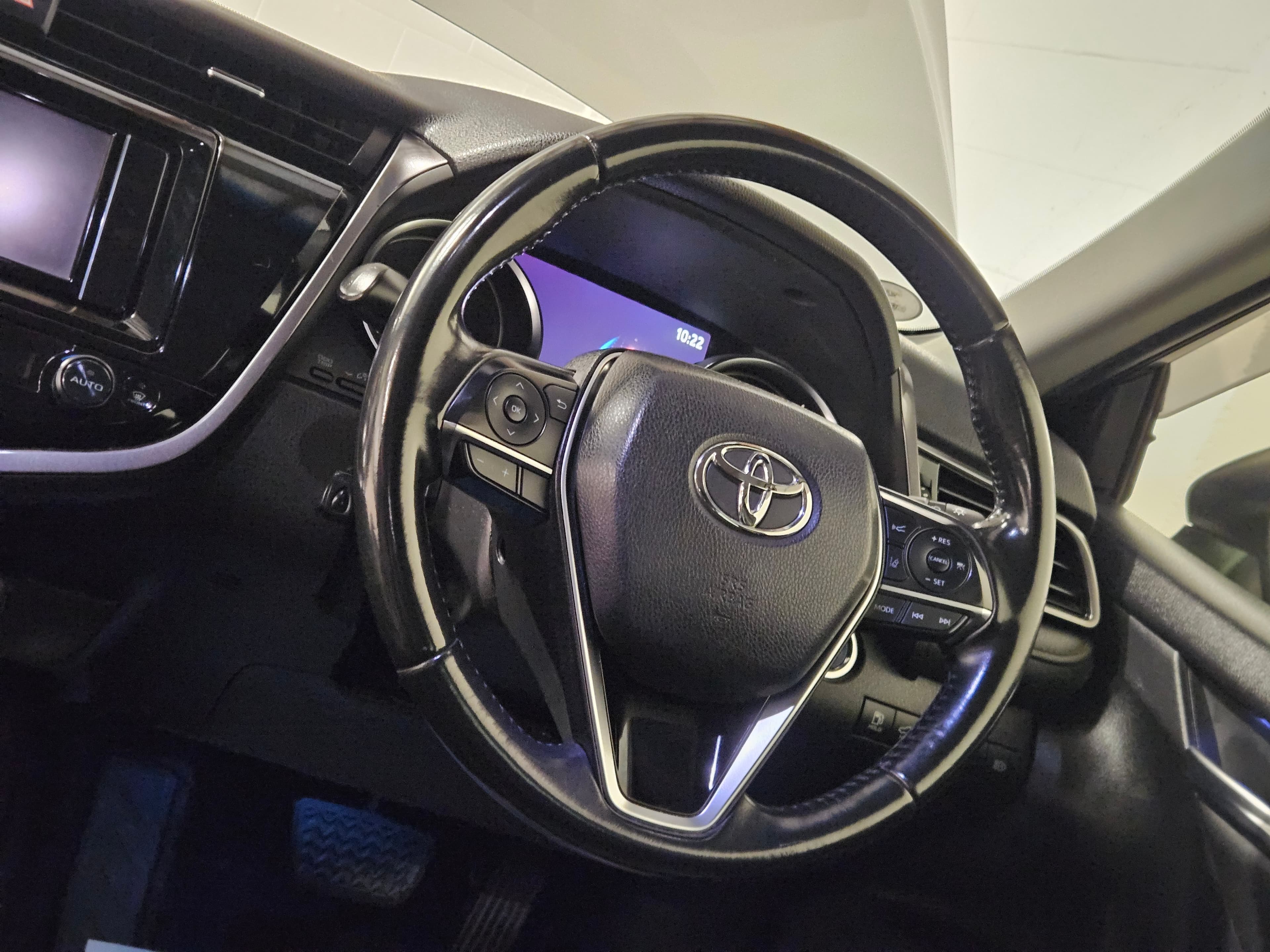 2019 Toyota Camry Hybrid photo 18