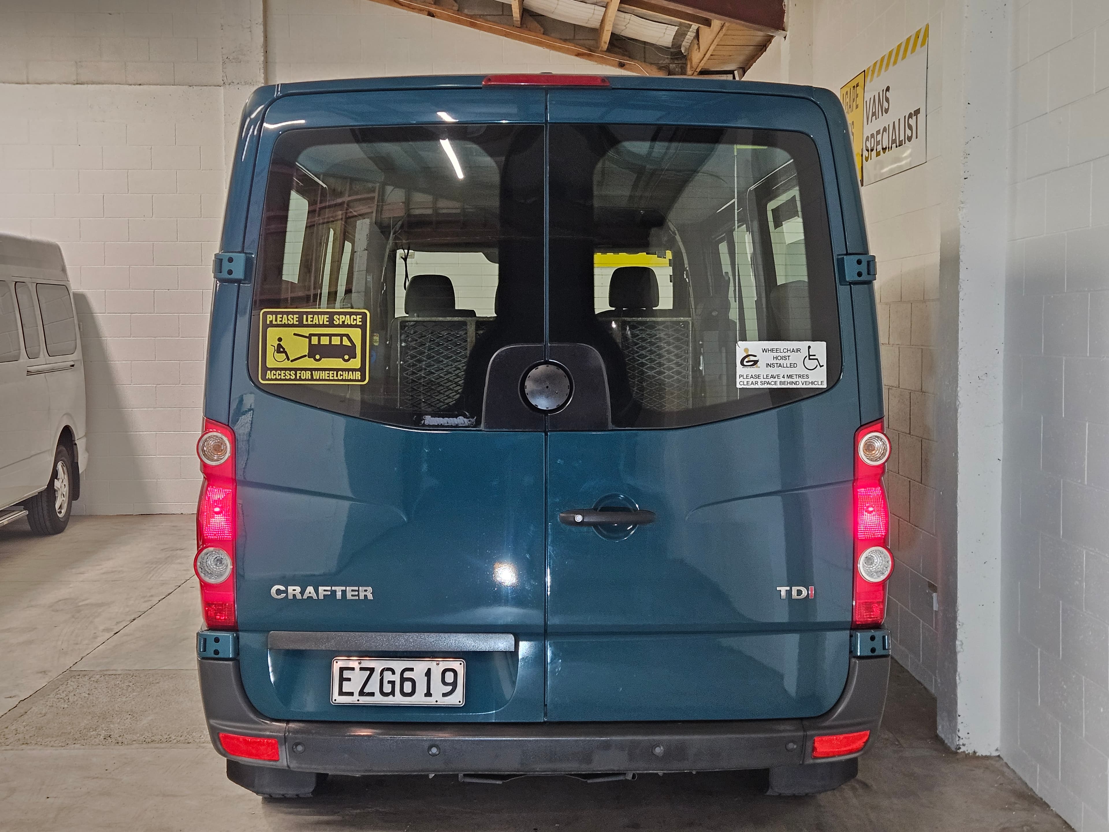 2009 Volkswagen Crafter 35 MWB 80 6SM Minibus photo 4