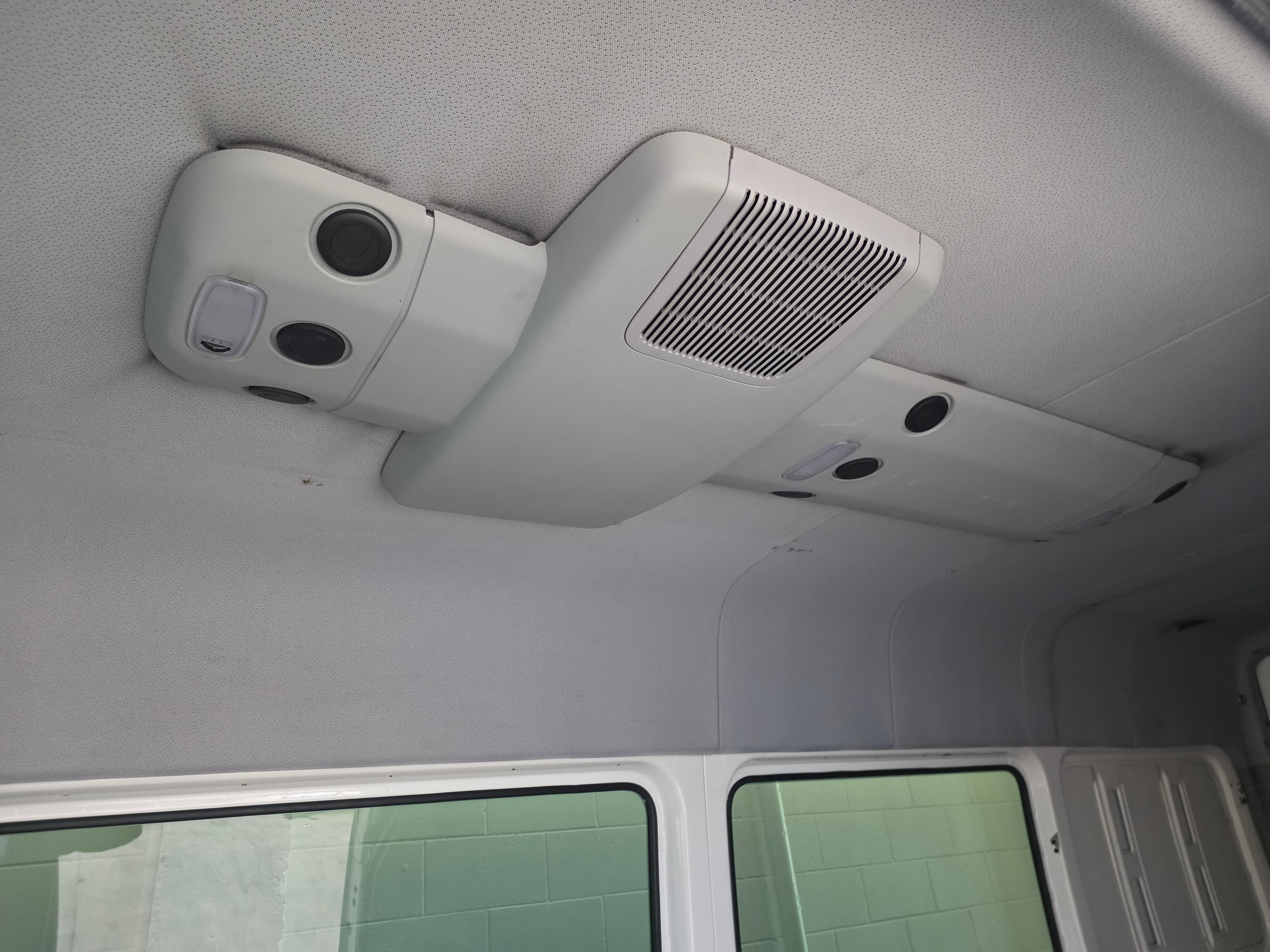 2017 Volkswagen Crafter 50 Lwb 105 MAN photo 13