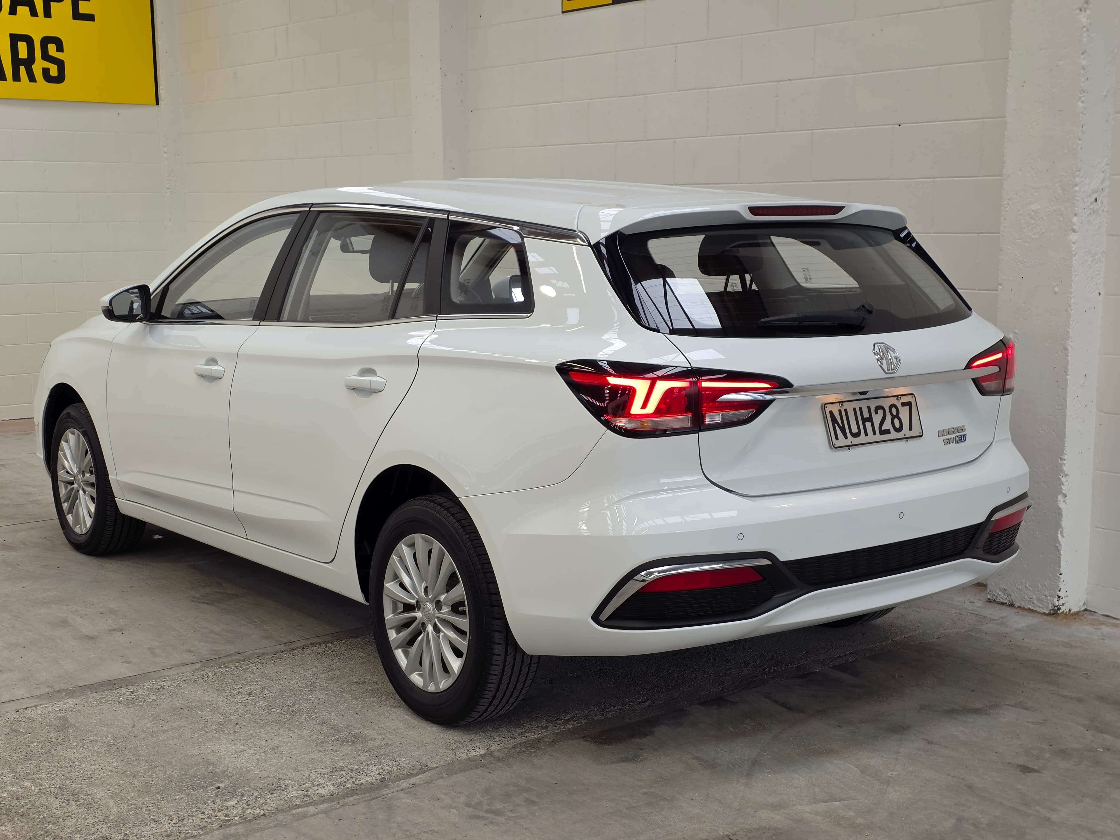 2021 MG MG 5 EV  52.5 kWh battery photo 7