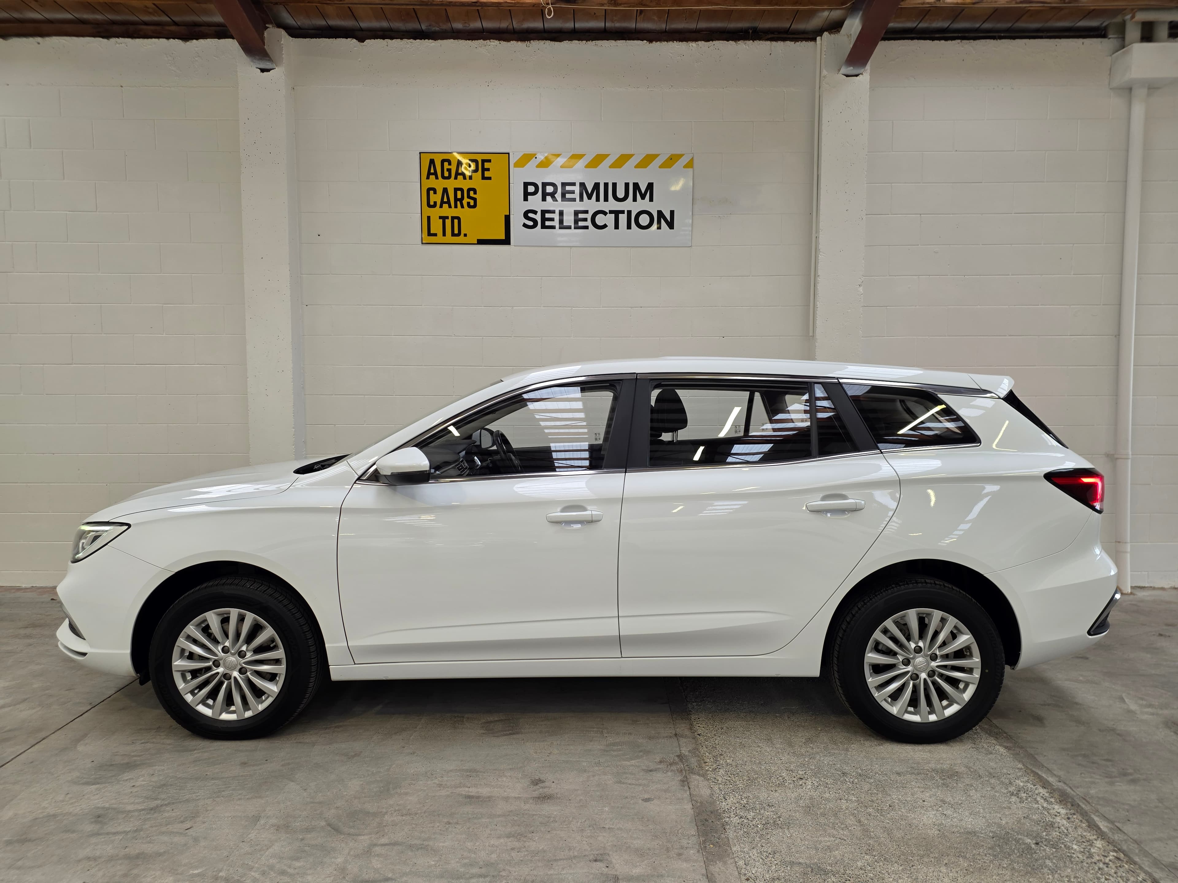 2021 MG MG 5 EV  52.5 kWh battery photo 8