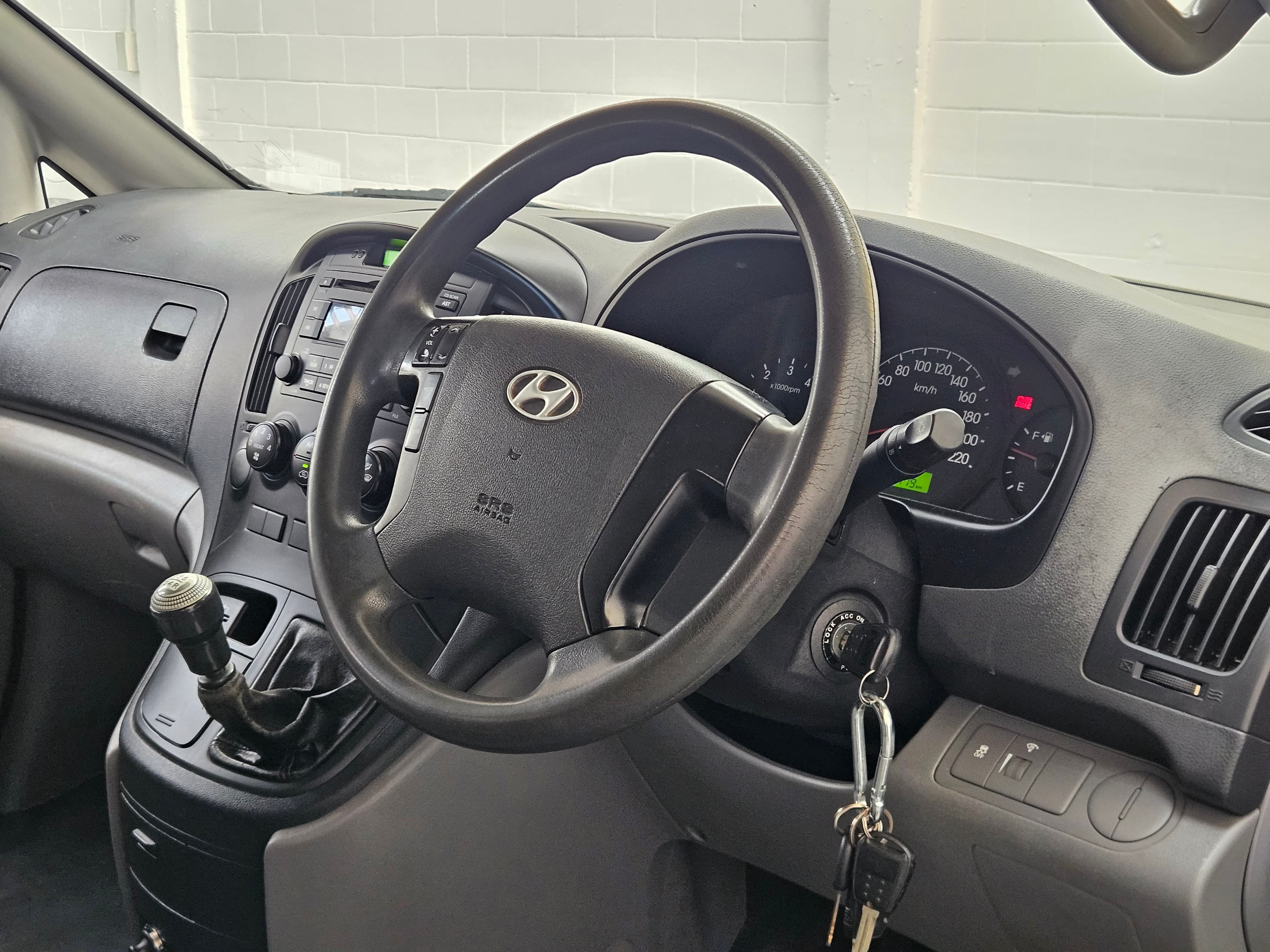 2011 Hyundai iLoad / H1 CRDi S photo 10