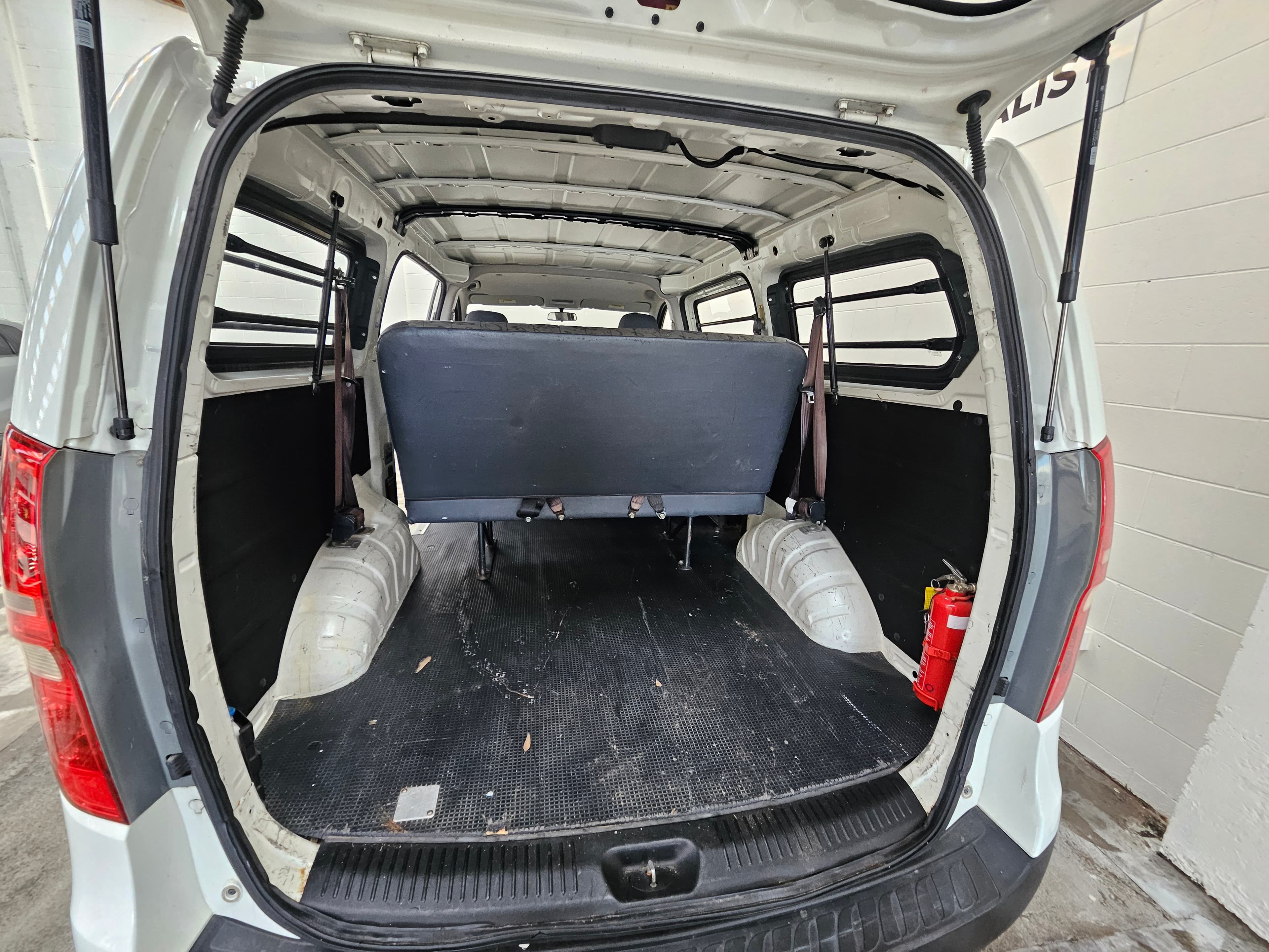 2011 Hyundai iLoad / H1 CRDi S photo 13