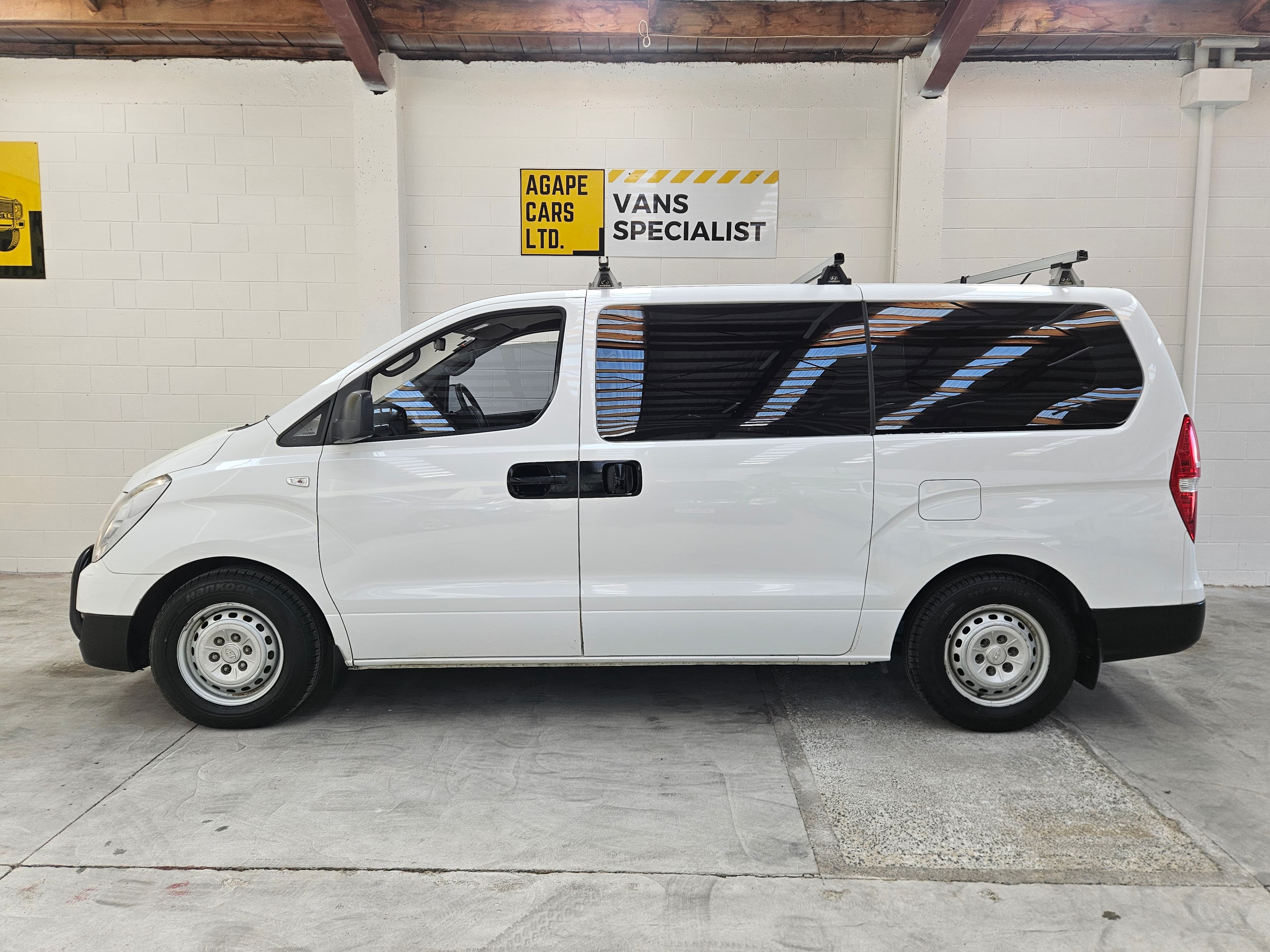 2017 Hyundai iLoad CRDi 2.5 Auto photo 6