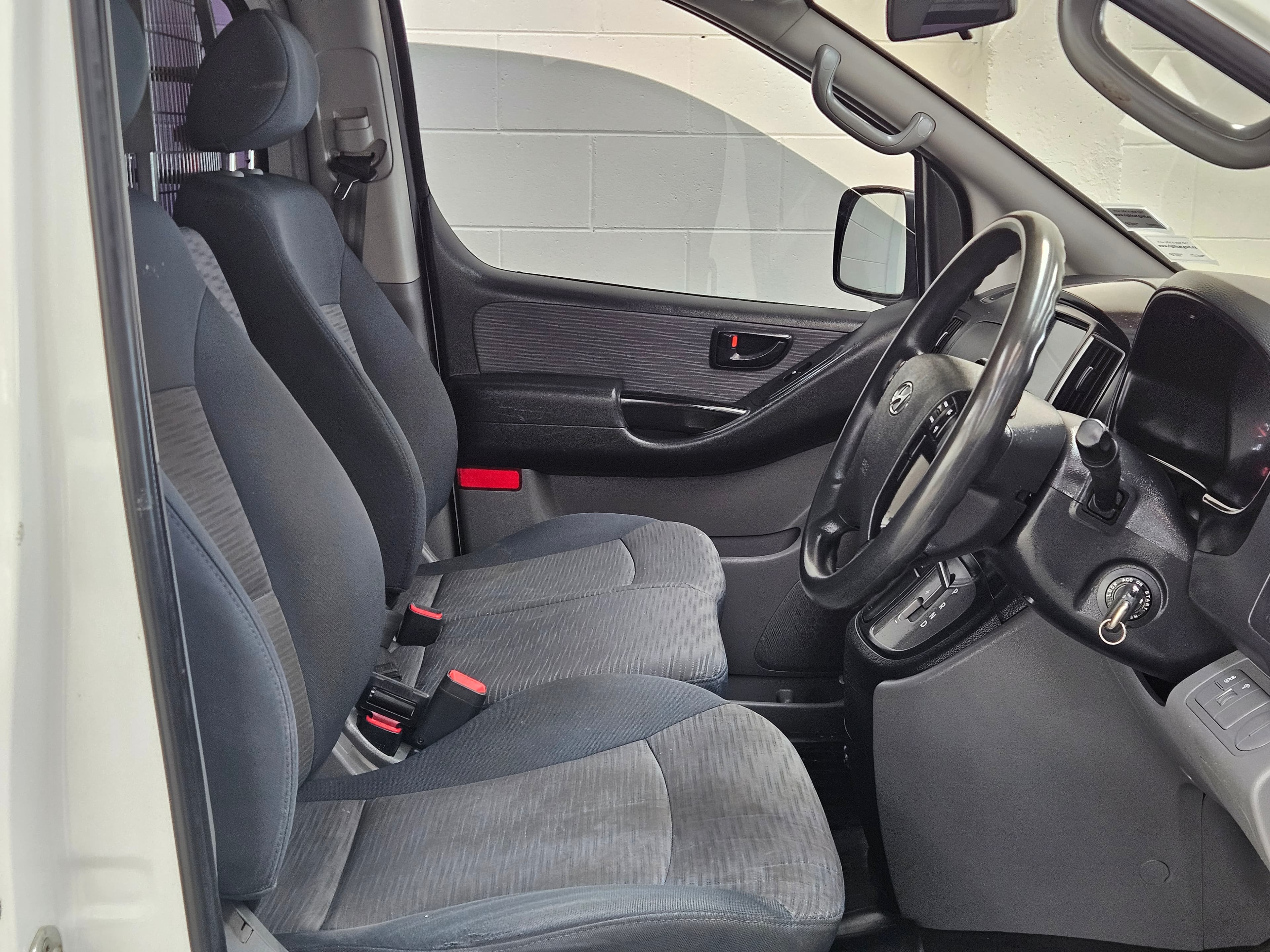 2017 Hyundai iLoad CRDi 2.5 Auto photo 9