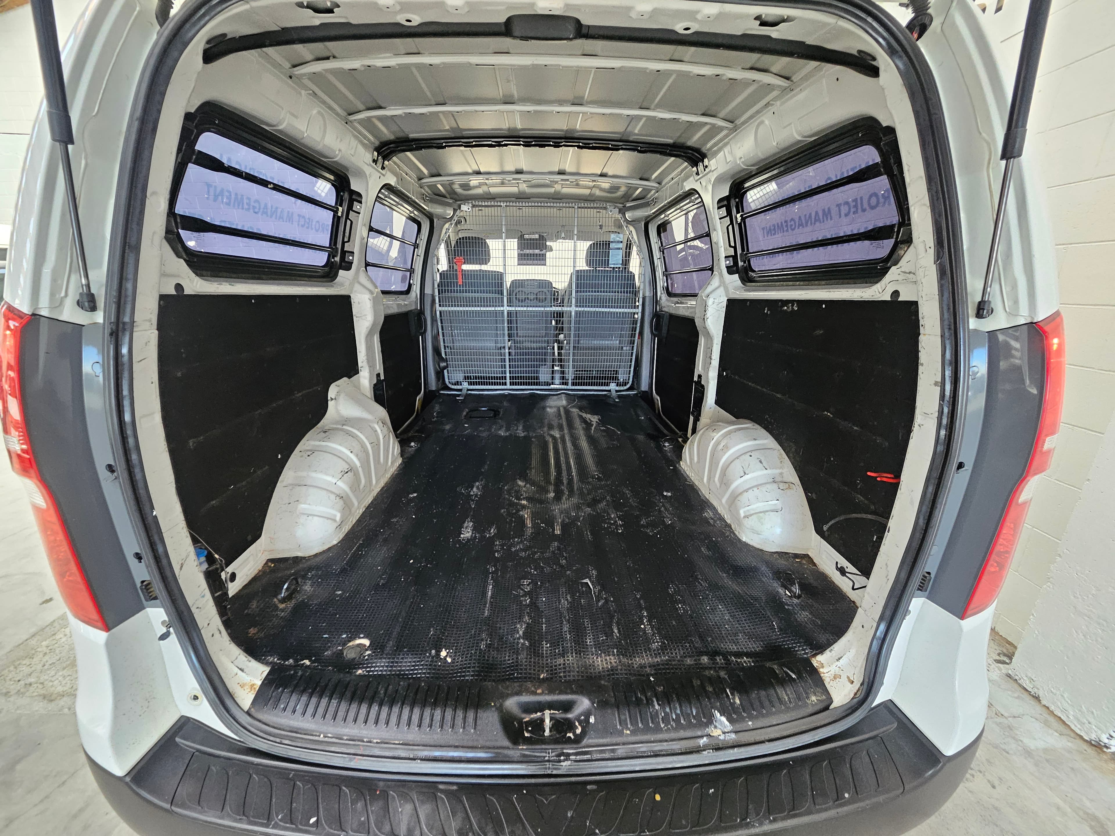 2017 Hyundai iLoad CRDi 2.5 Auto photo 11