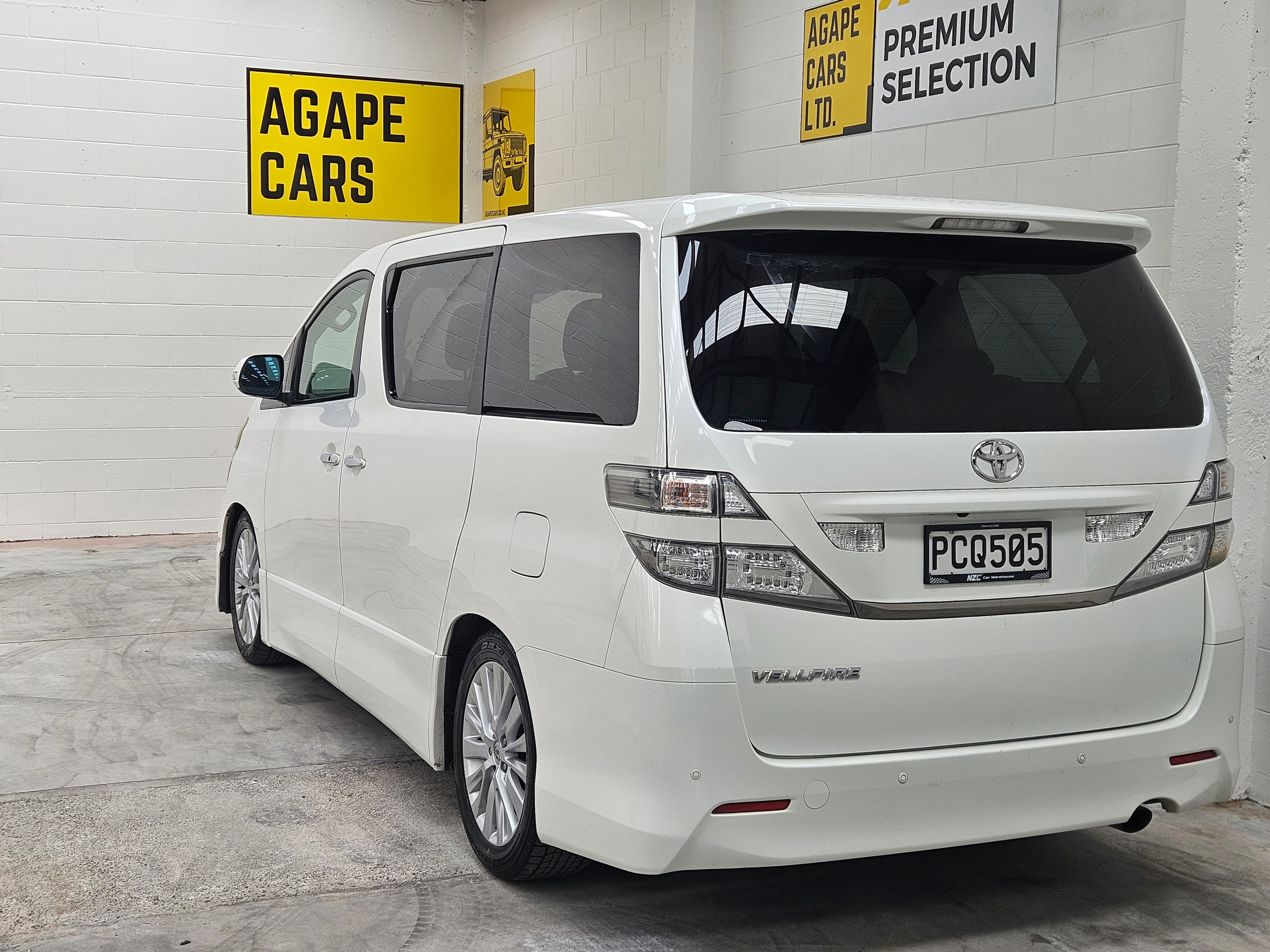 2010 Toyota Vellfire photo 5
