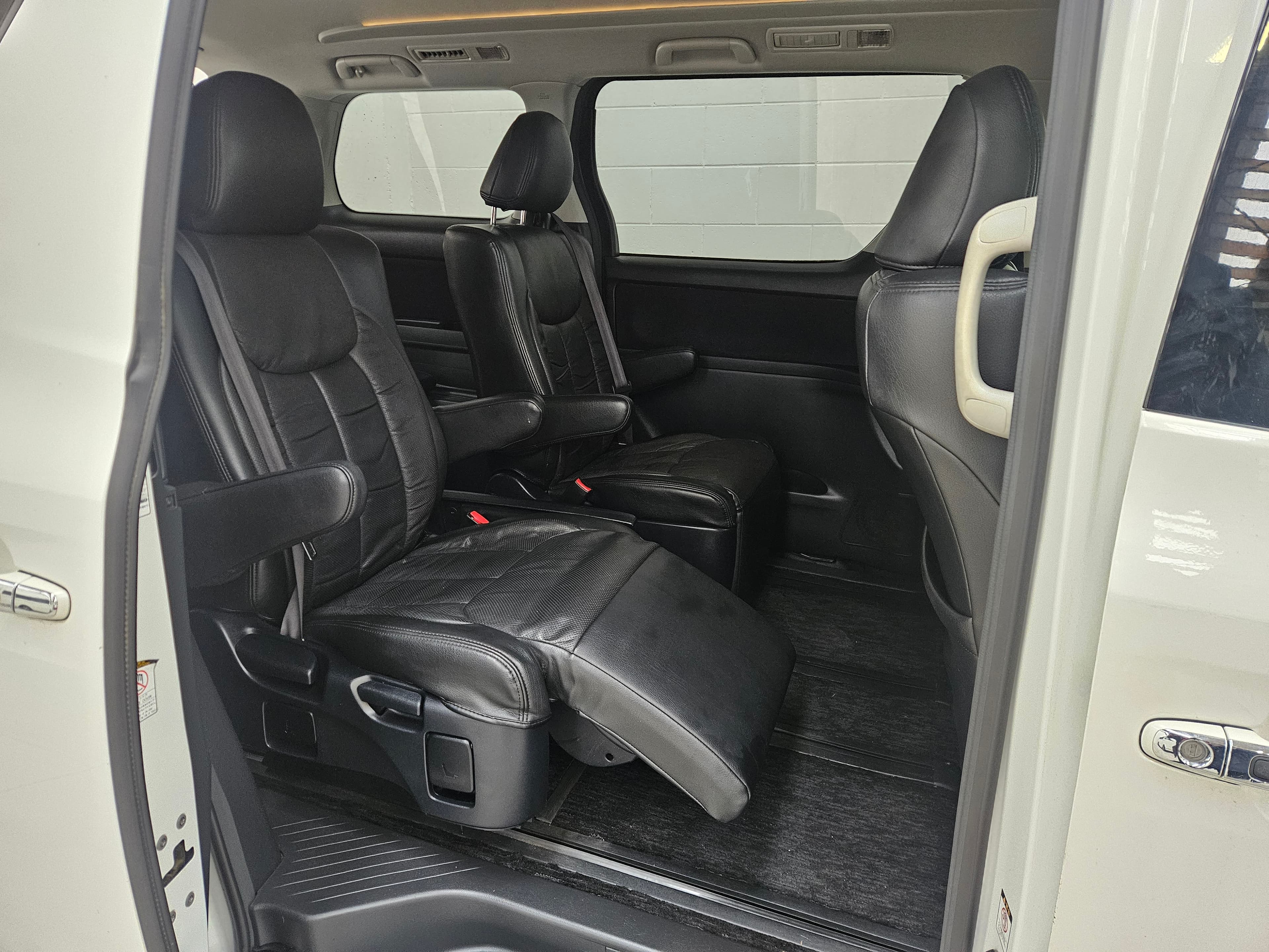 2010 Toyota Vellfire photo 11