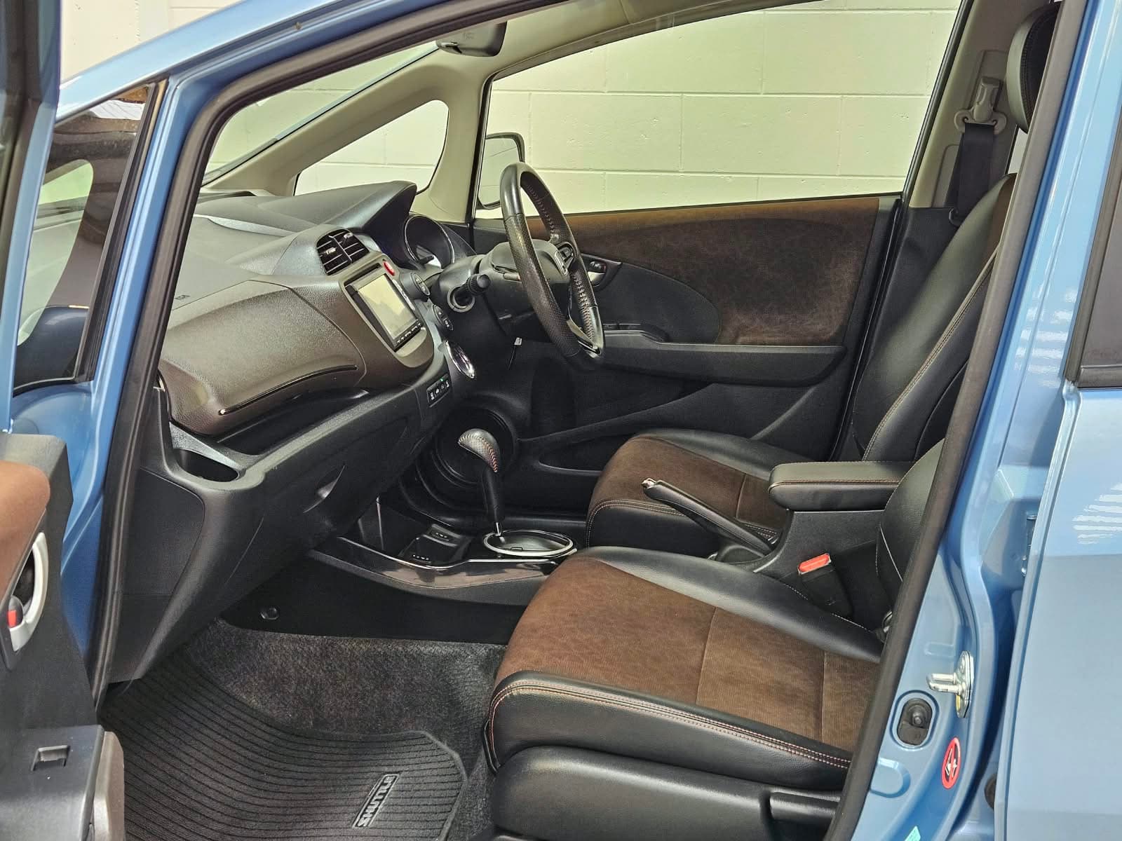 2013 Honda Fit Shuttle - Hybrid photo 9