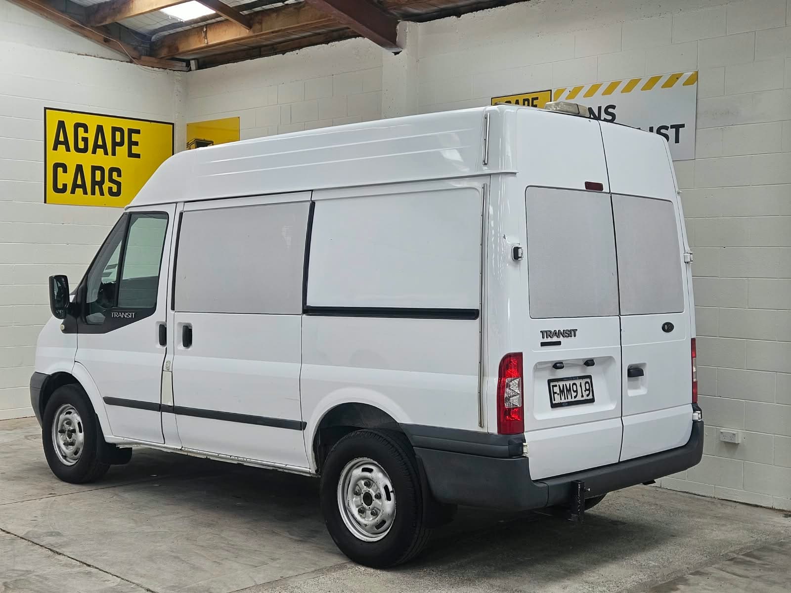 2010 Ford Transit SWB Mroof photo 5