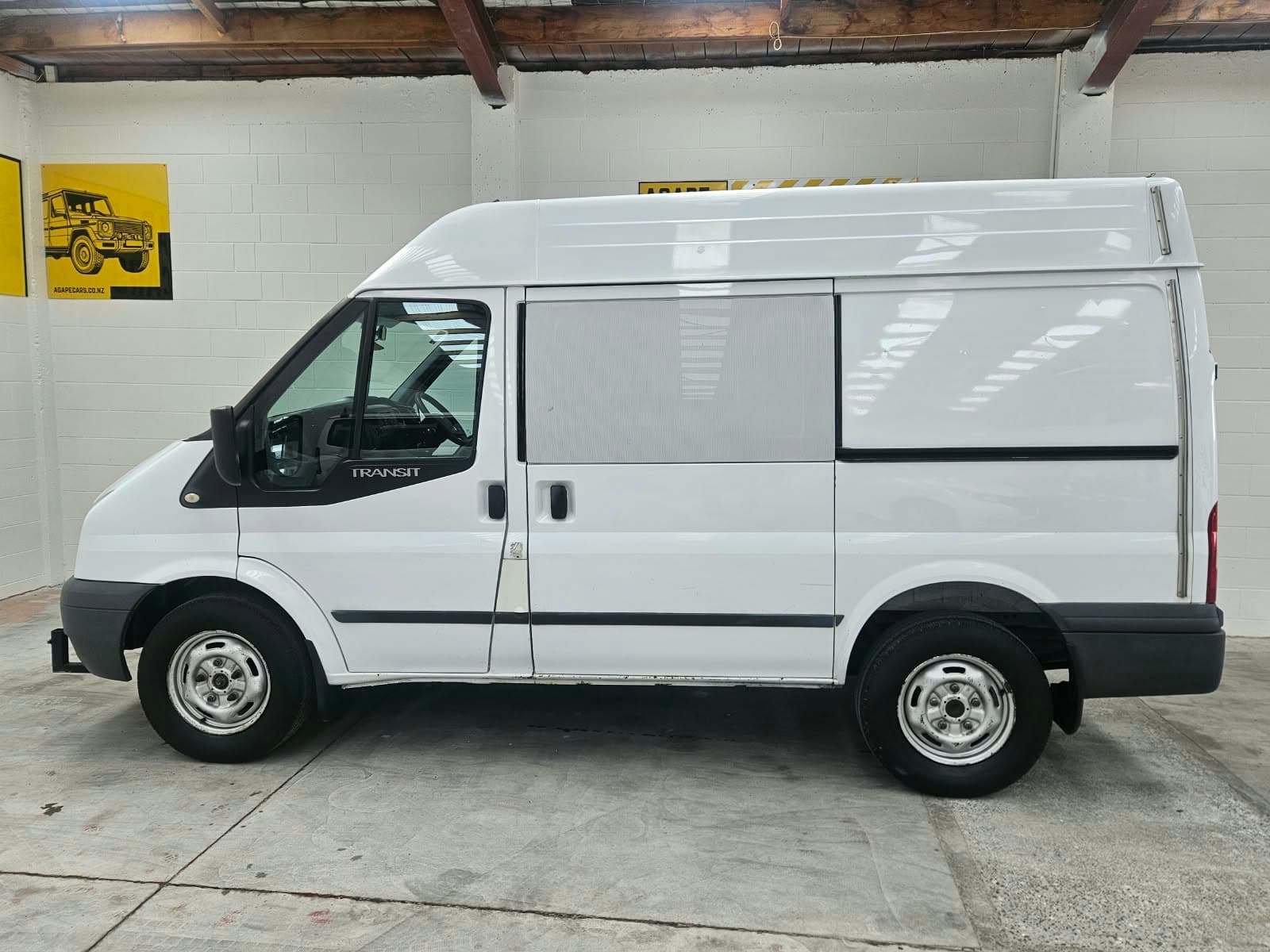 2010 Ford Transit SWB Mroof photo 6