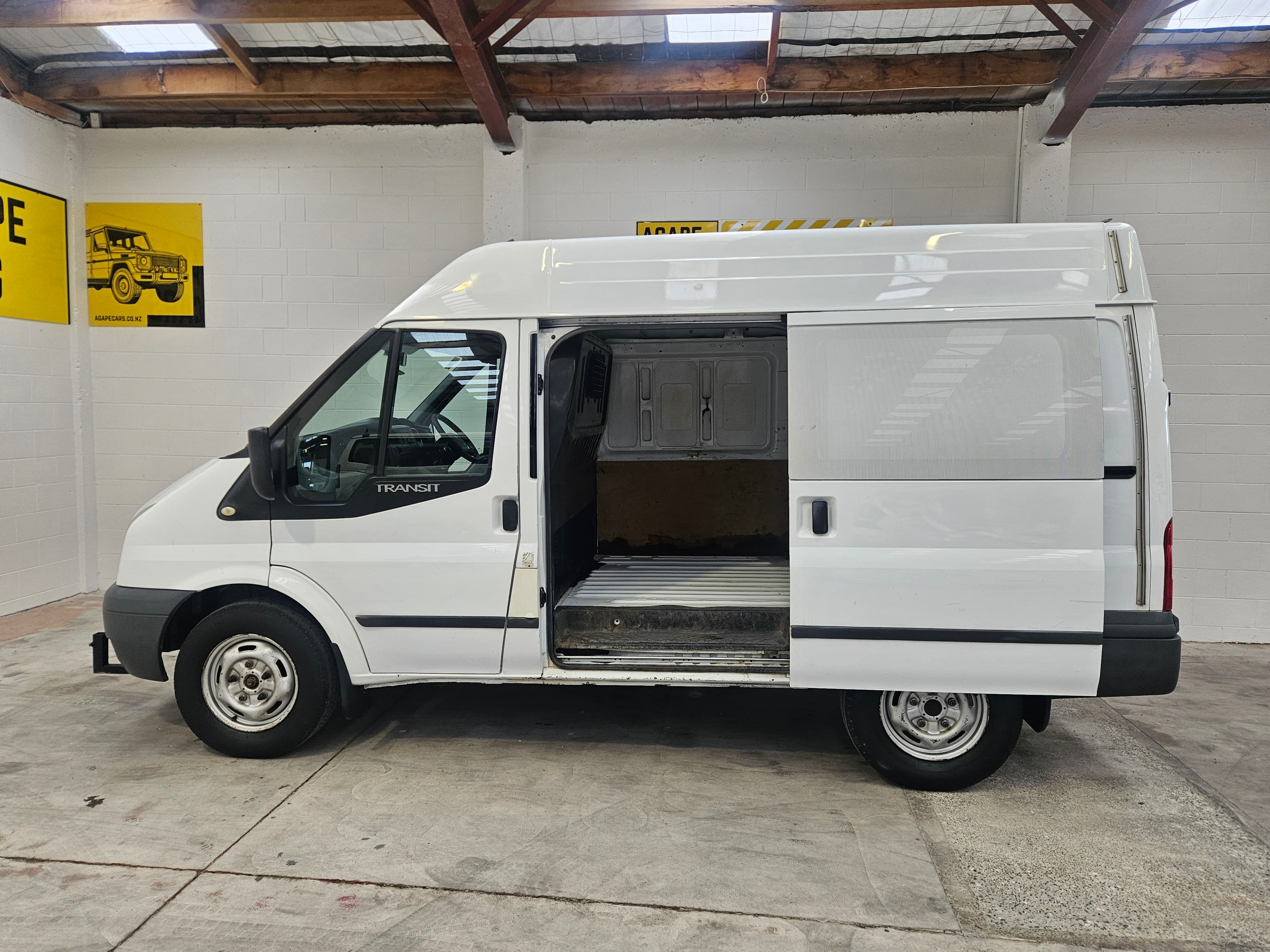 2010 Ford Transit SWB Mroof photo 11