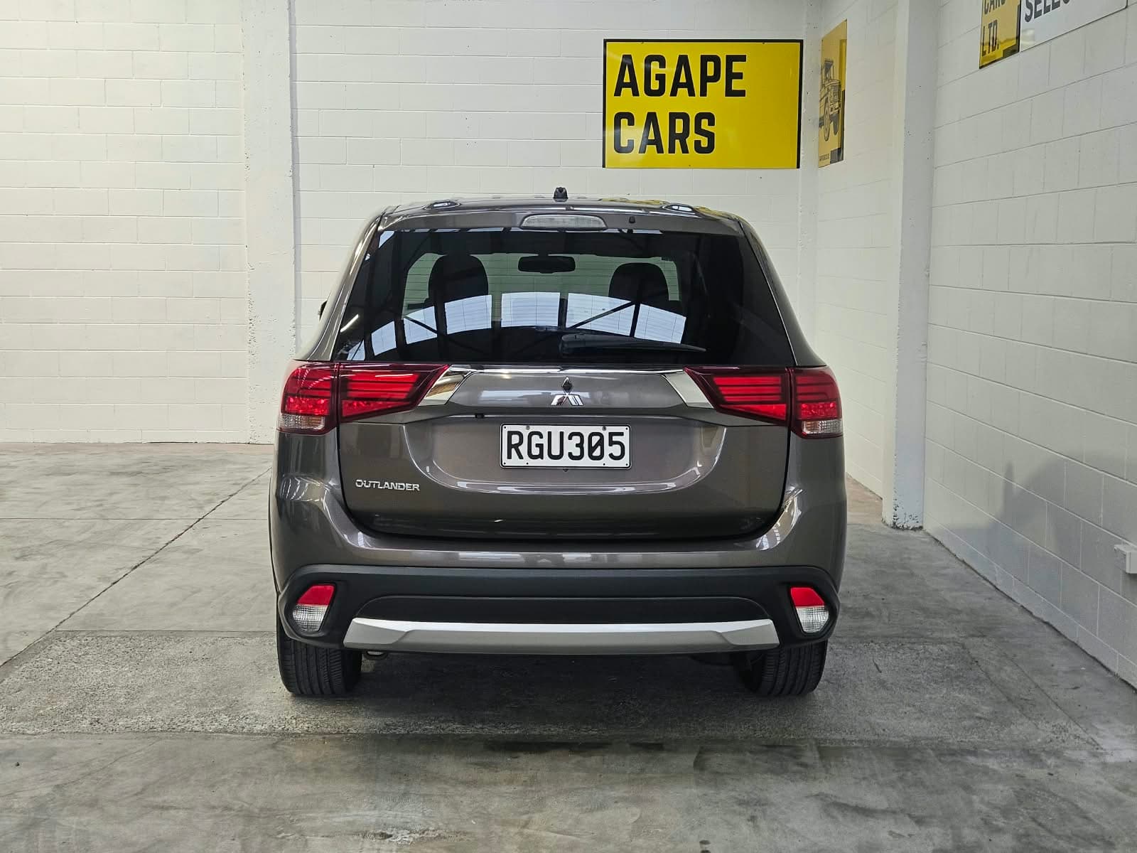 2015 Mitsubishi Outlander 7 Seater photo 4