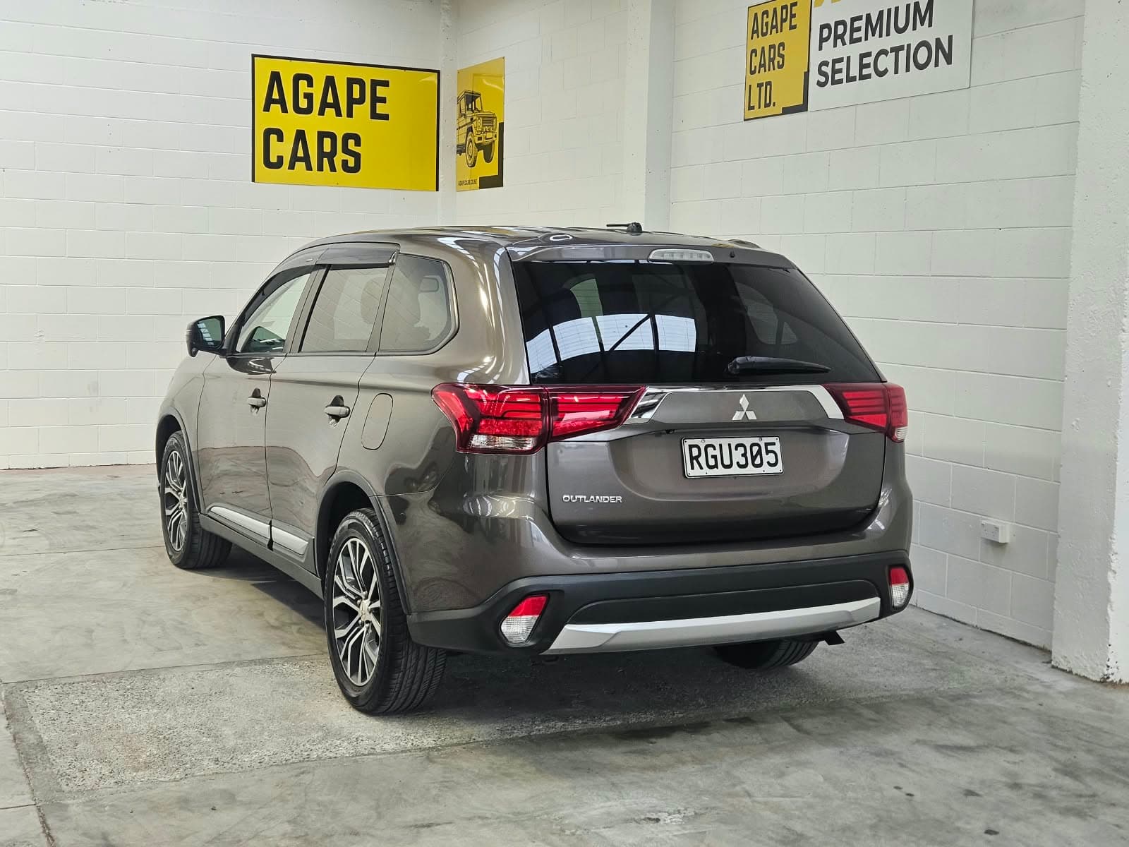 2015 Mitsubishi Outlander 7 Seater photo 5
