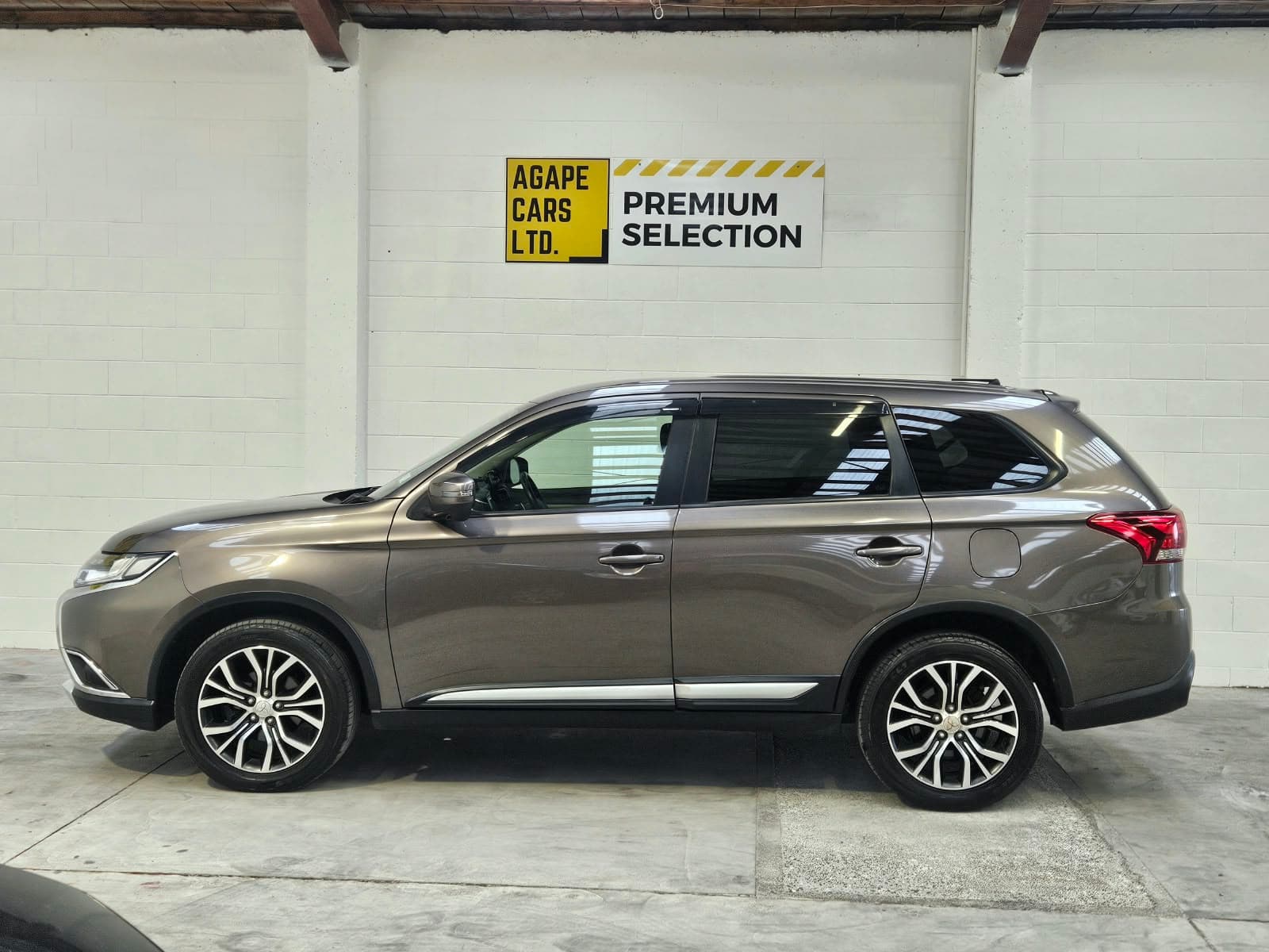 2015 Mitsubishi Outlander 7 Seater photo 6