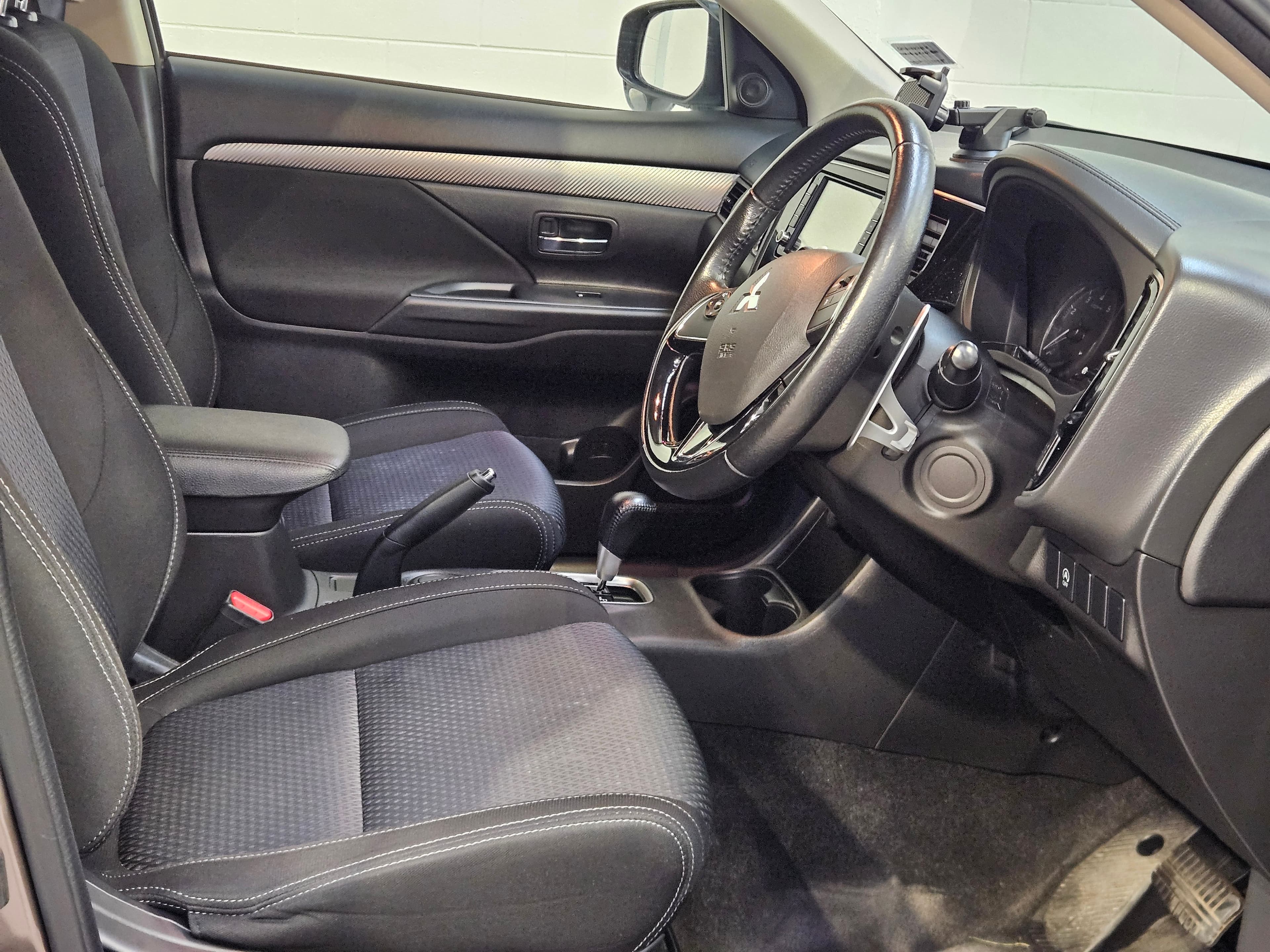 2015 Mitsubishi Outlander 7 Seater photo 9