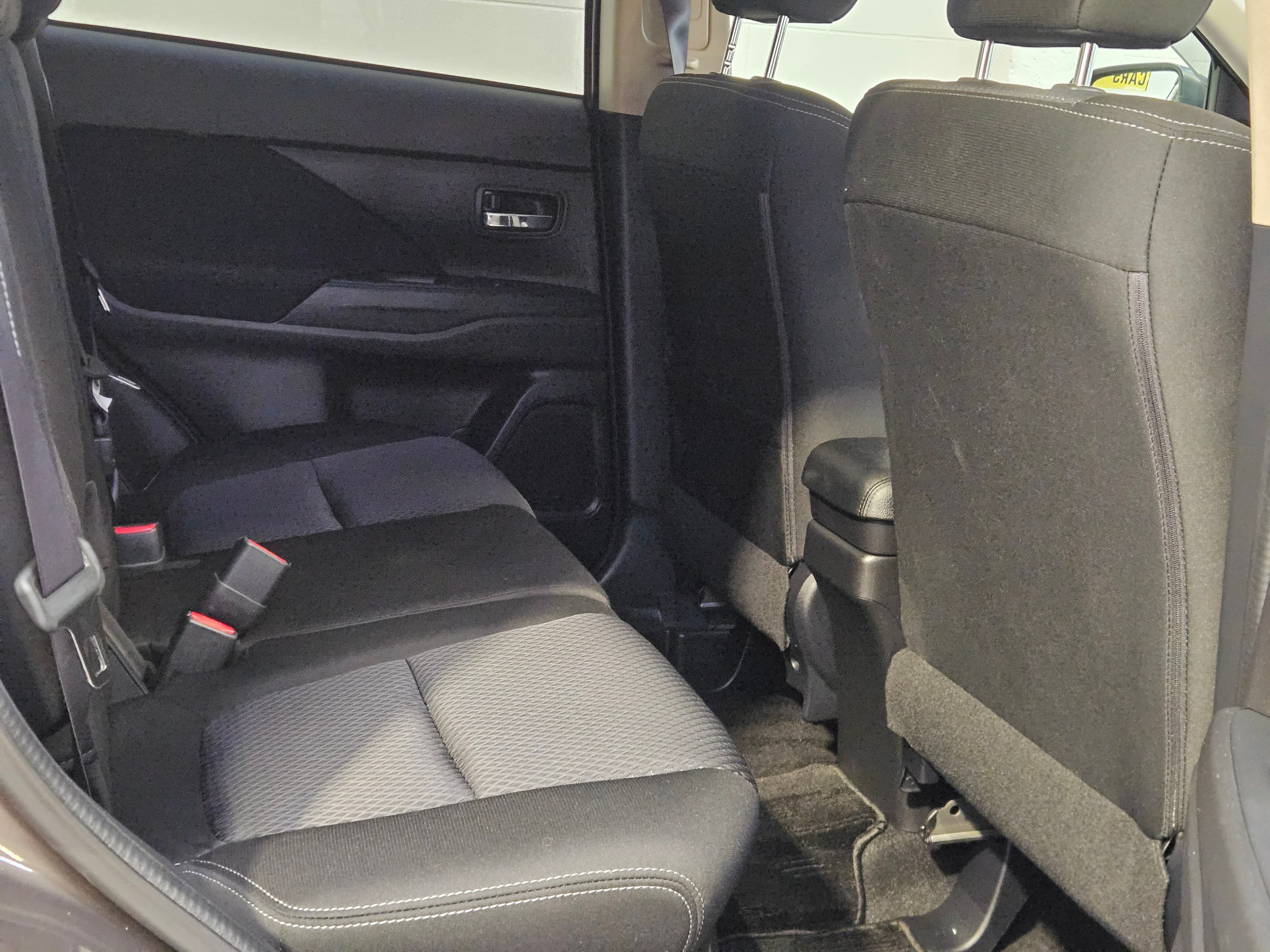 2015 Mitsubishi Outlander 7 Seater photo 10