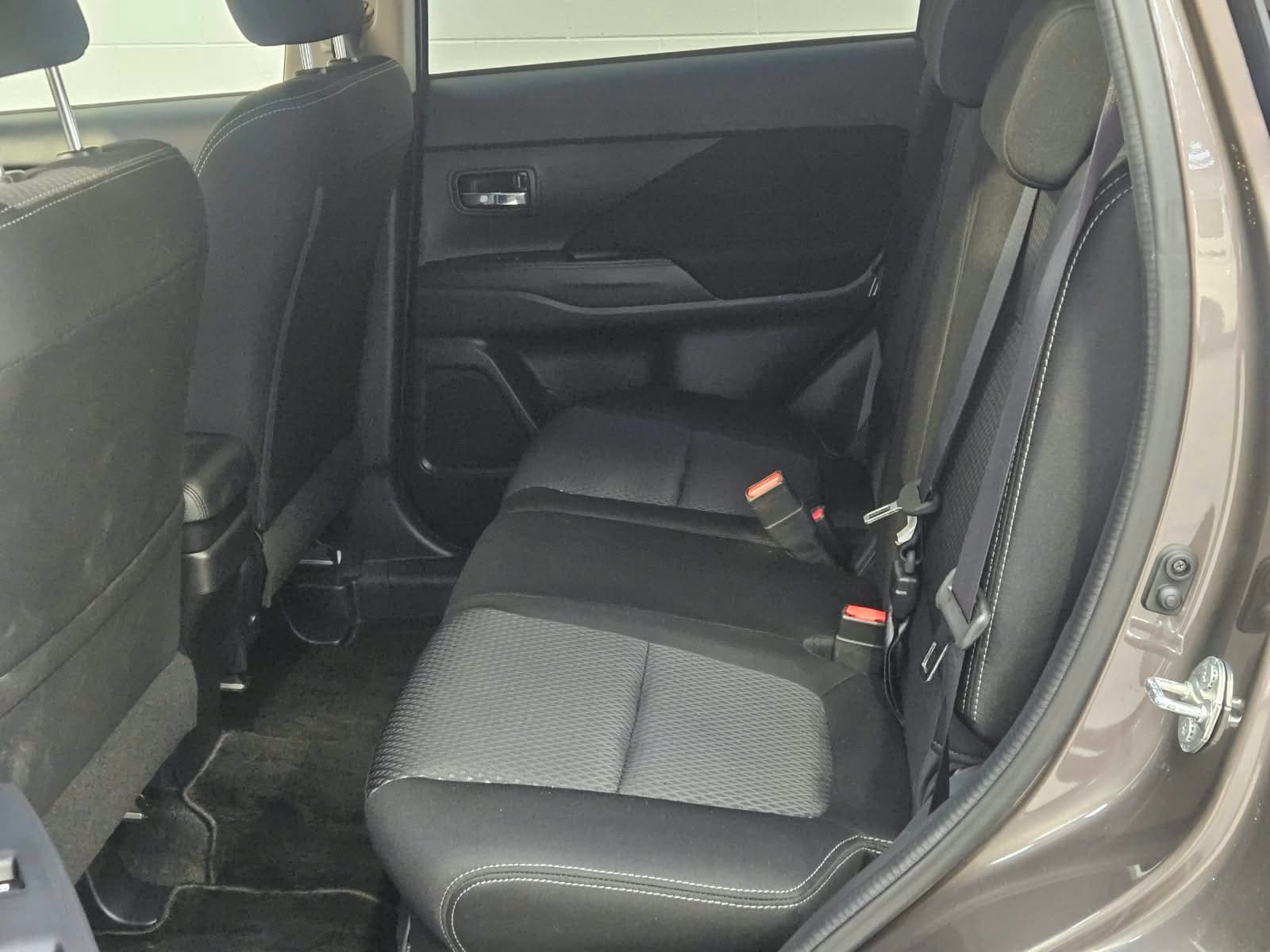 2015 Mitsubishi Outlander 7 Seater photo 12