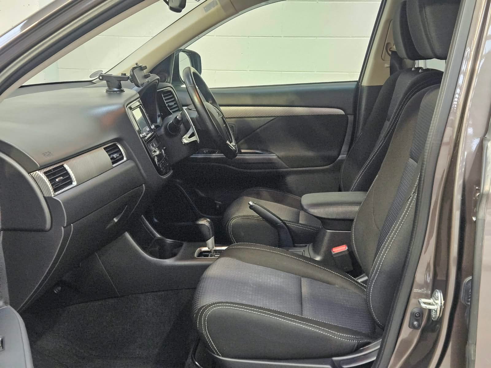 2015 Mitsubishi Outlander 7 Seater photo 11