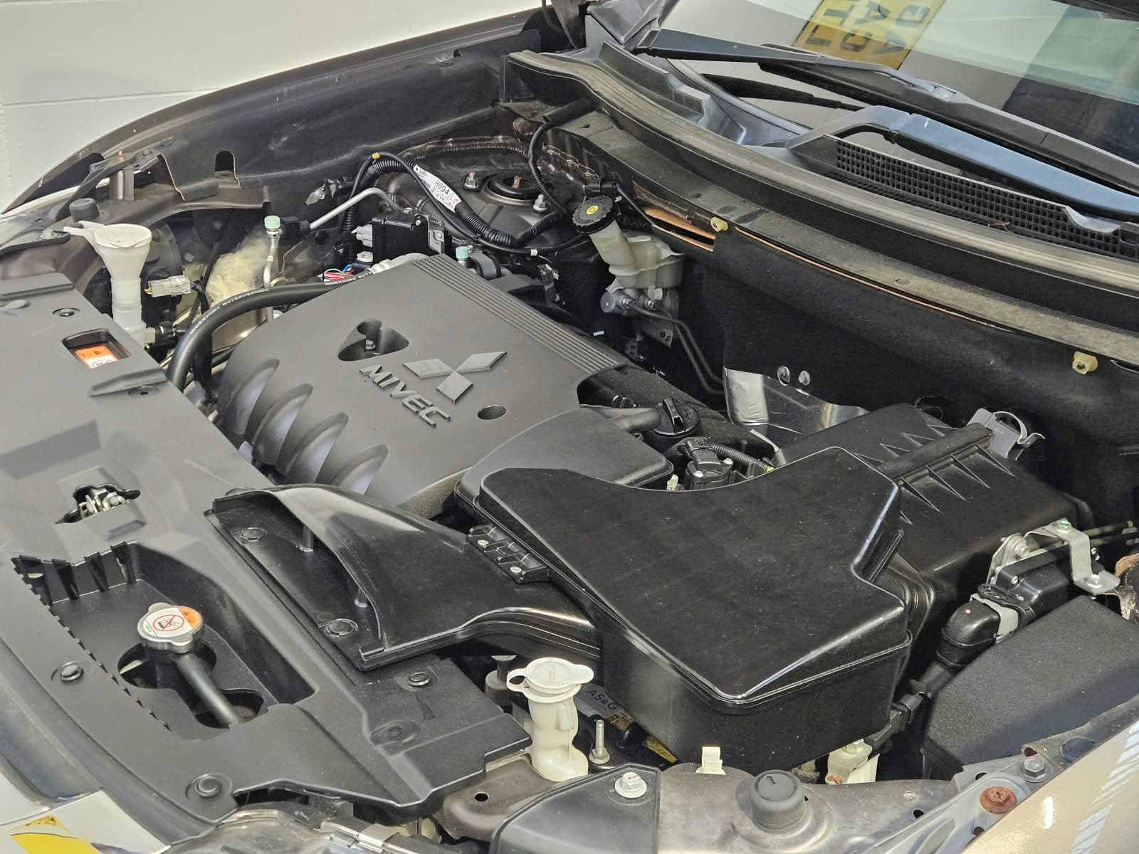 2015 Mitsubishi Outlander 7 Seater photo 16