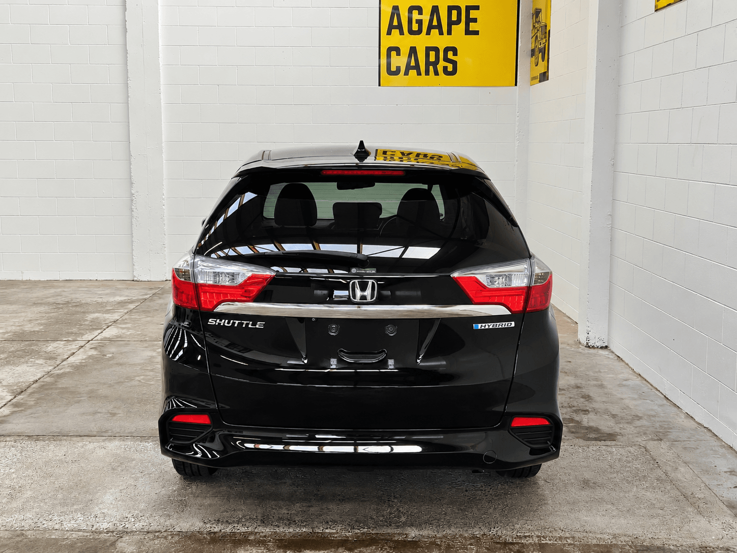 2015 Honda Shuttle X Hybrid photo 4